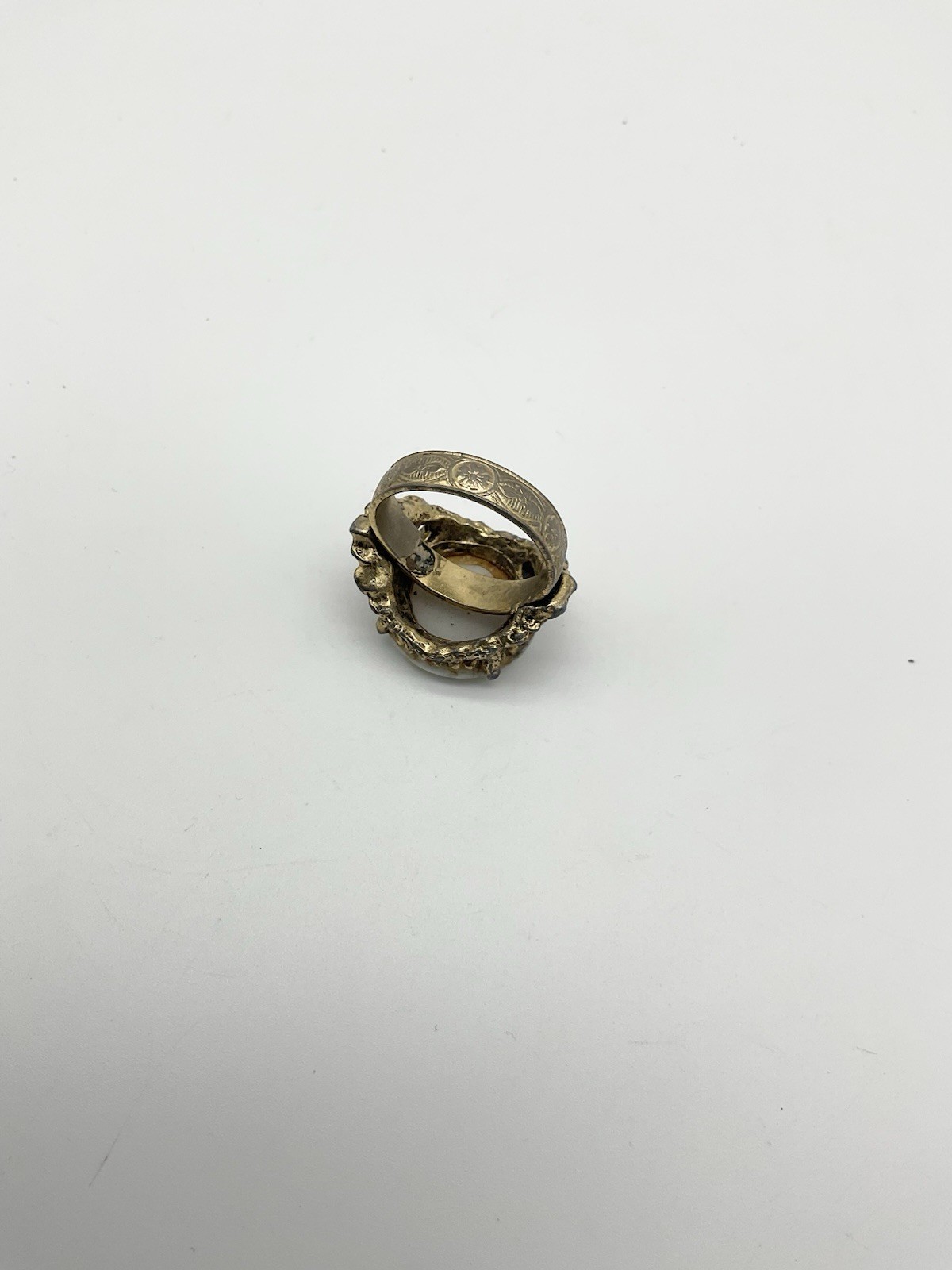 Vintage Gold tone Ring With A Hand Painted￼Stone With A Floral Design!!Y1