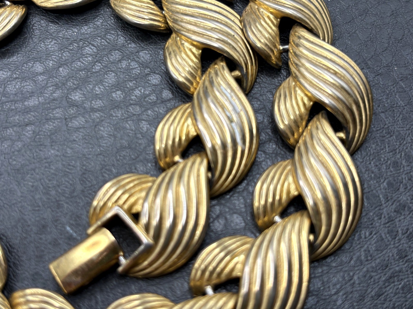 Napier 80s Signed Gold Tone Ribbed Link Necklace Vintage 17” Runway