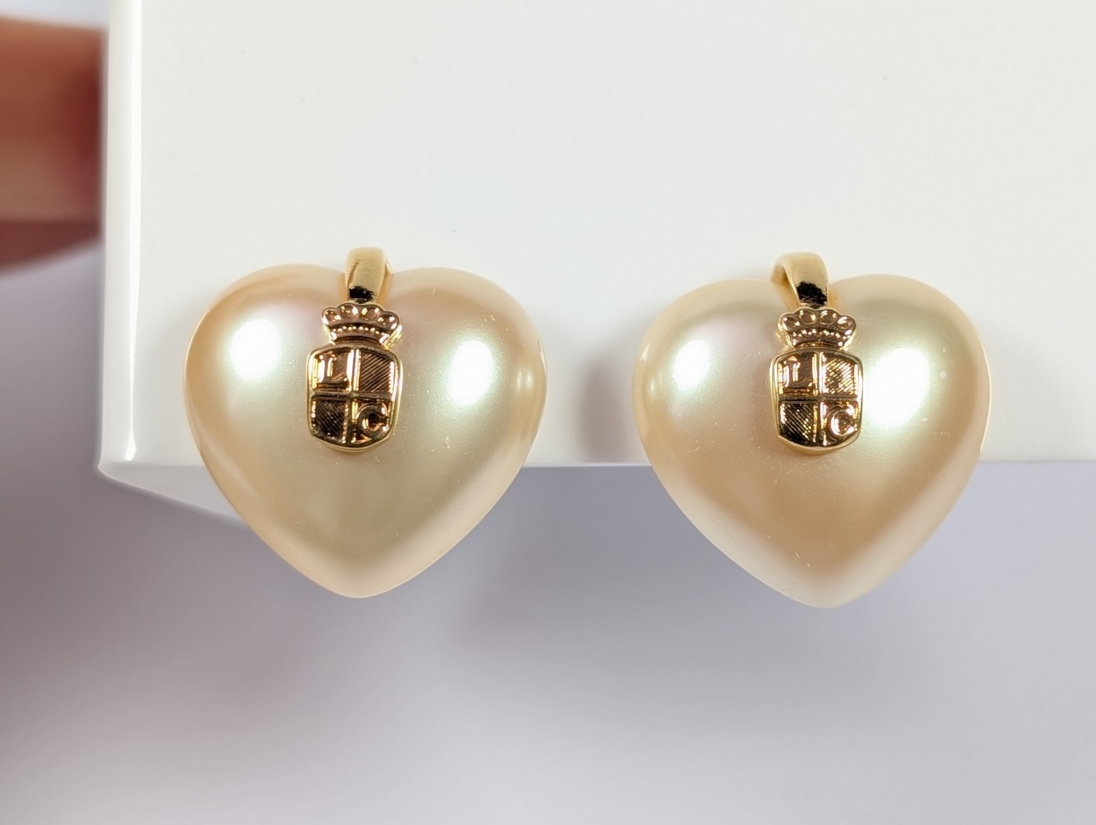 Vtg LC Liz Claiborne Shield Crest Puffy Heart Earrings Clip-On Gold Tone Pearl