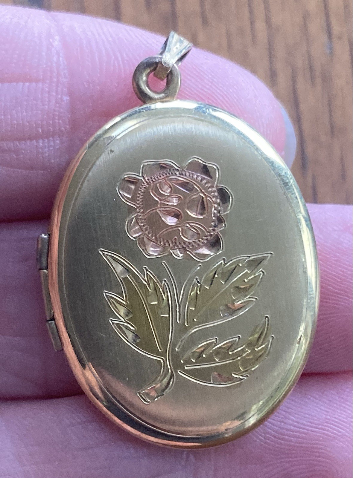 Vintage Locket 14K Gold Filled Etched Flower Pendant Oval