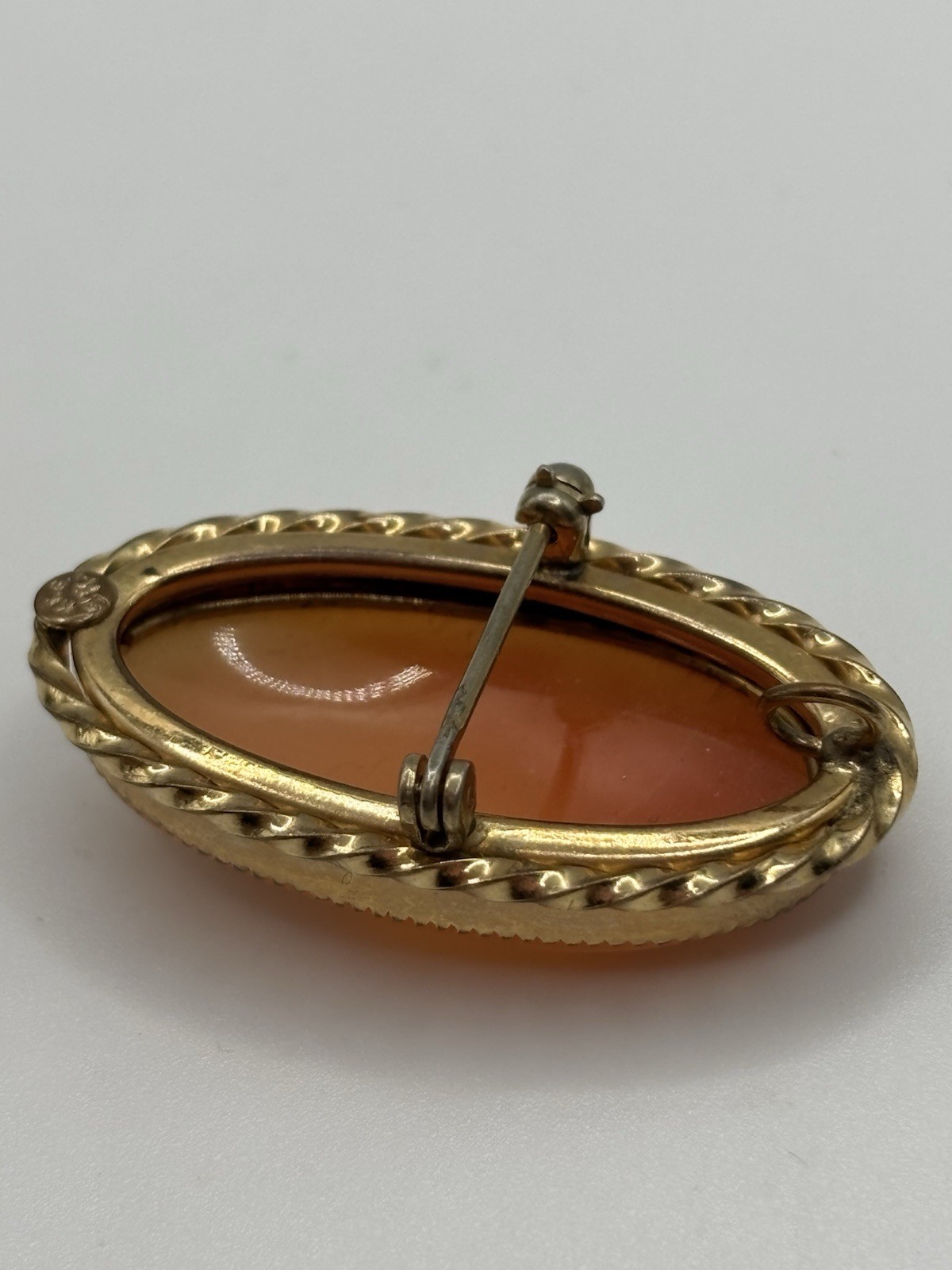 Vintage 12Kt Gold Filled Left Facing Oval Cameo Portrait Pendant / Brooch Pin
