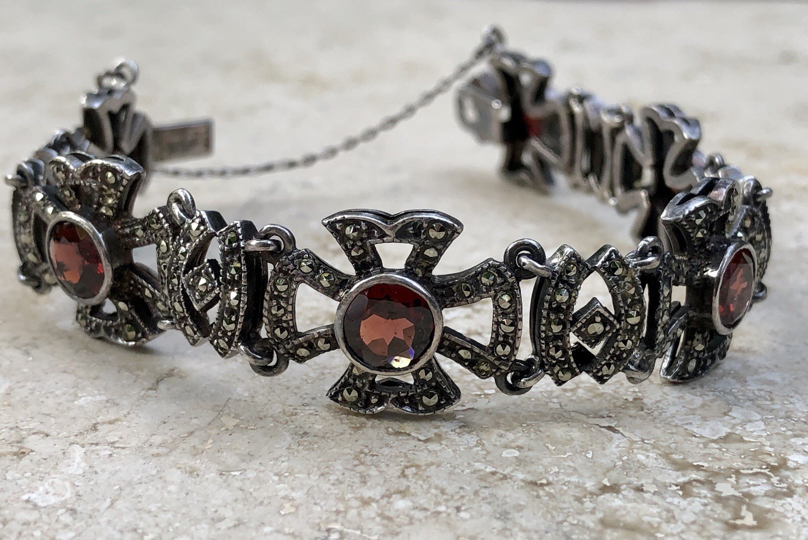 💥❤️✨VINTAGE 925 STERLING SILVER GARNET & MARCASITE MALTESE CROSS BRACELET ✨❤️💥