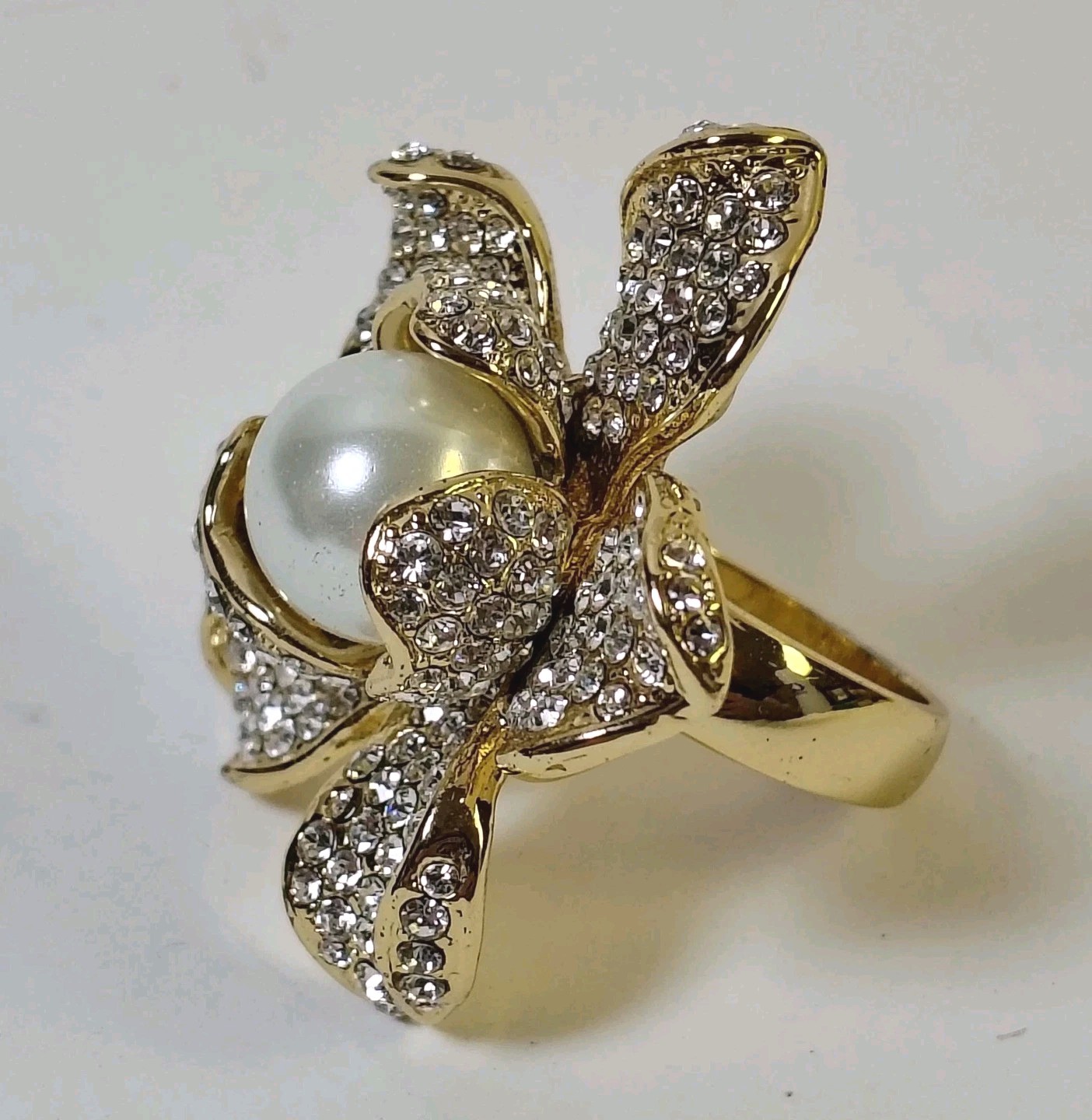Gold Tone Faux Pearl 7 Petal Flower Ring Clear Stones Jewelry sz 8