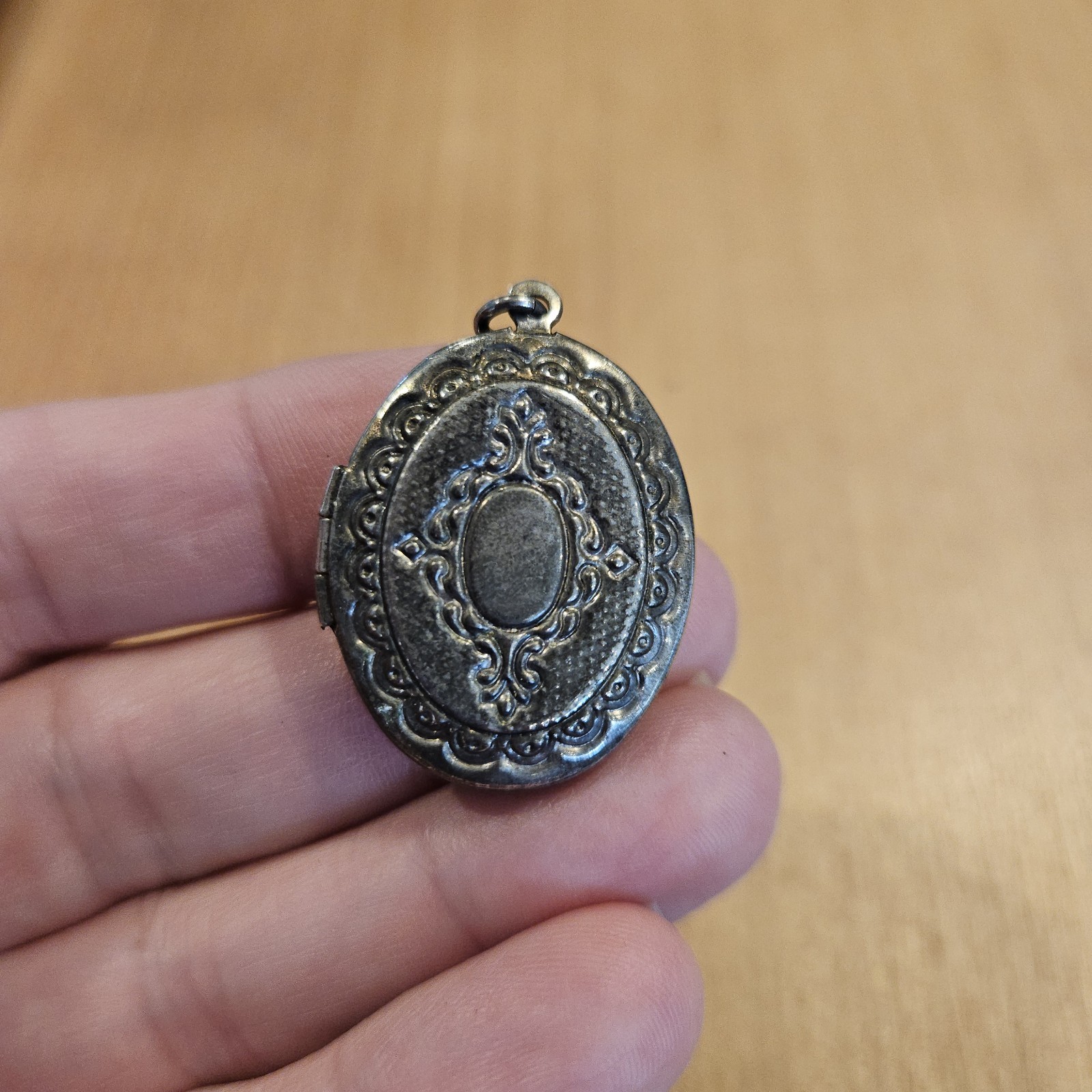 Vintage Oval Photo Locket Pendant Silver Tone Victorian Style Keepsake Charm