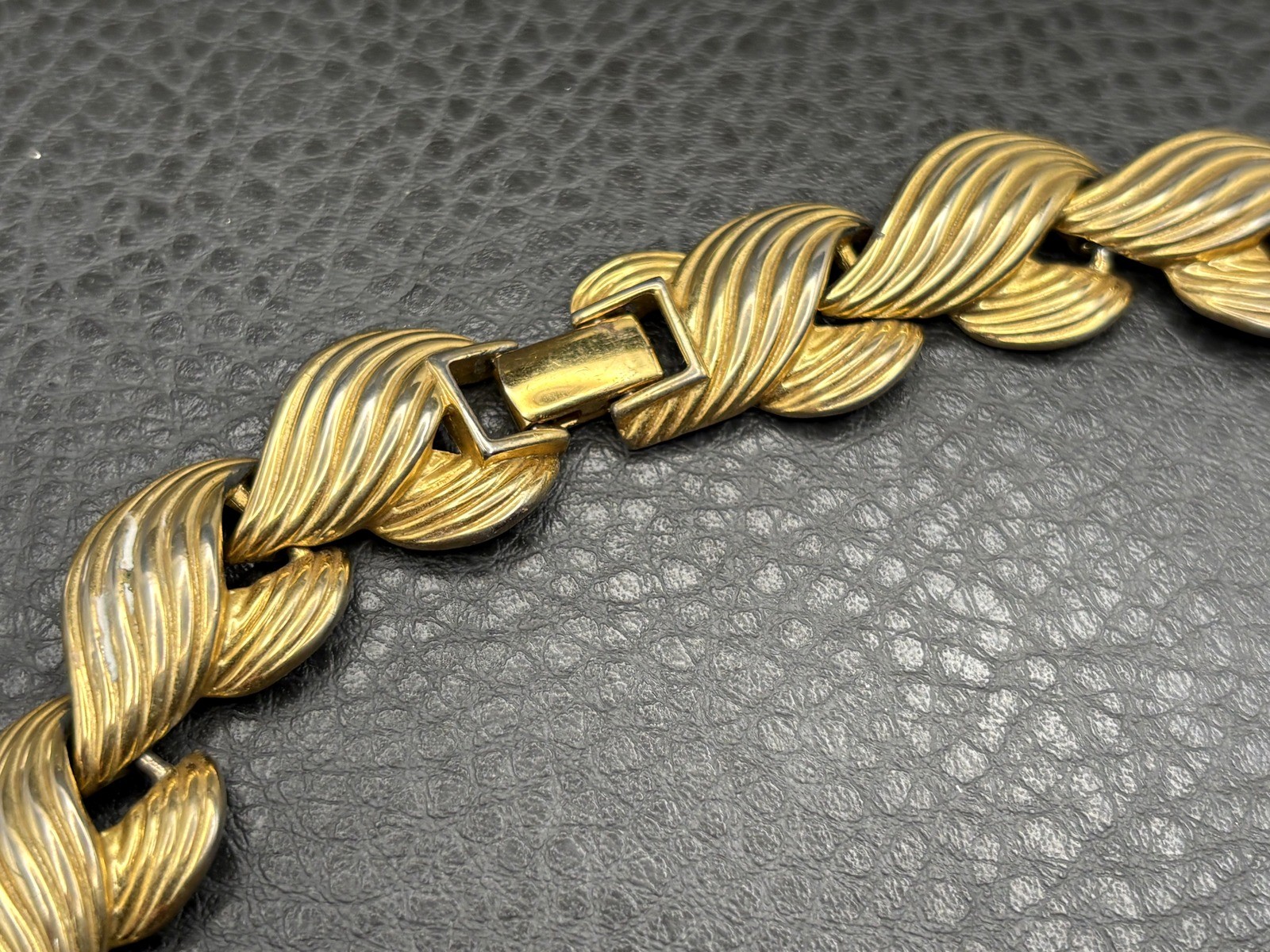 Napier 80s Signed Gold Tone Ribbed Link Necklace Vintage 17” Runway