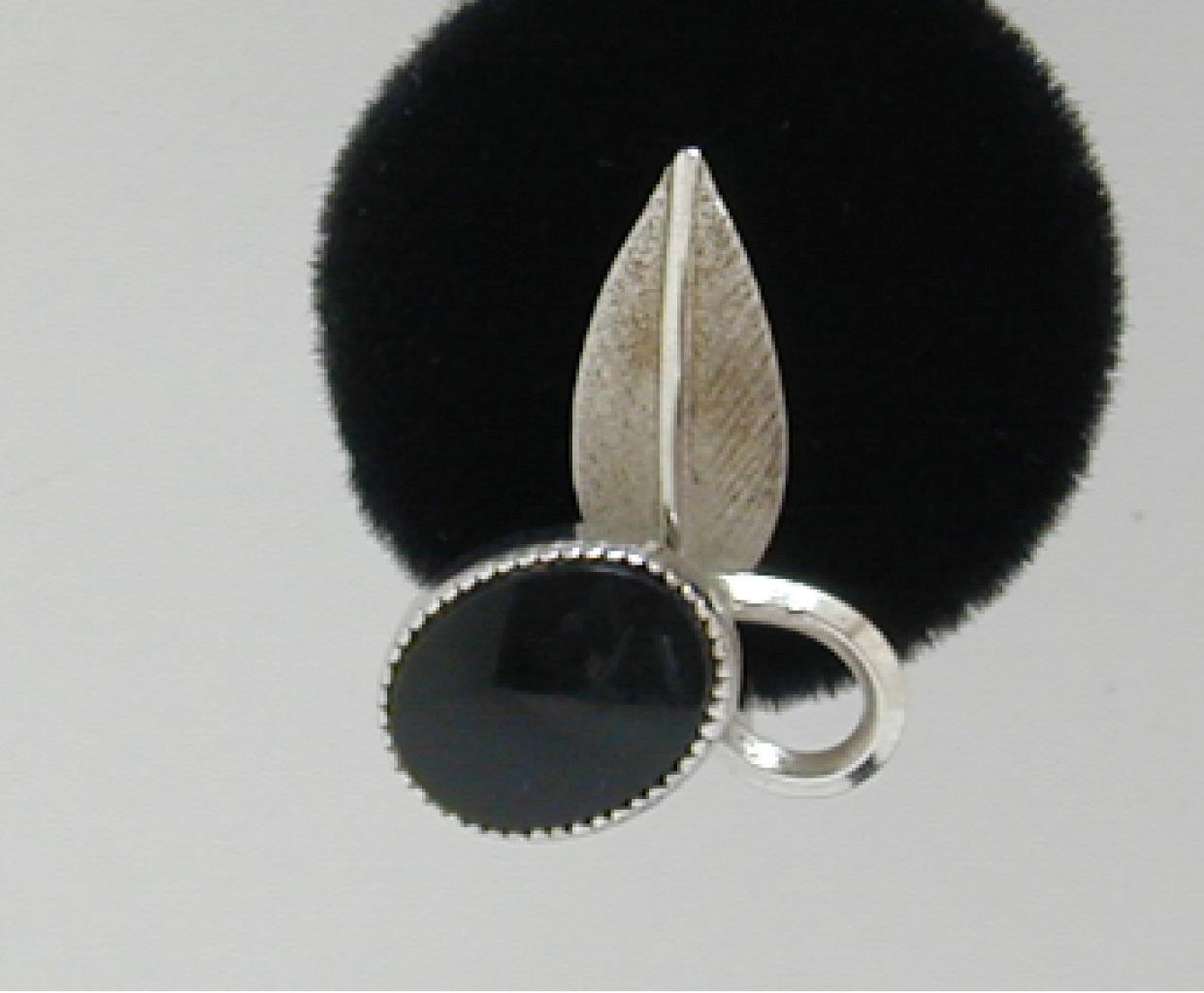 Vintage Star-ART Sterling Black Onyx Leaf Screw Back Earrings Silver 925 50’s-60