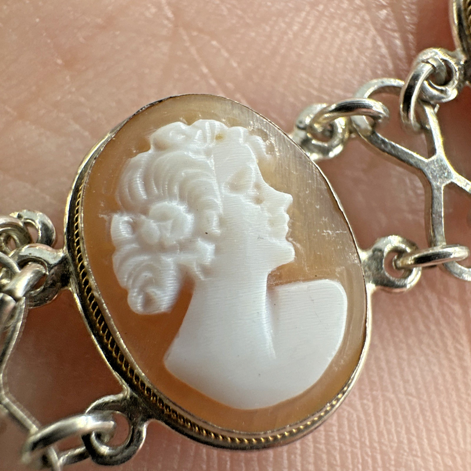 Vtg Stunning Cameo Shell Sterling Silver Bracelet 8″ 13.4g Made in Naples Italy