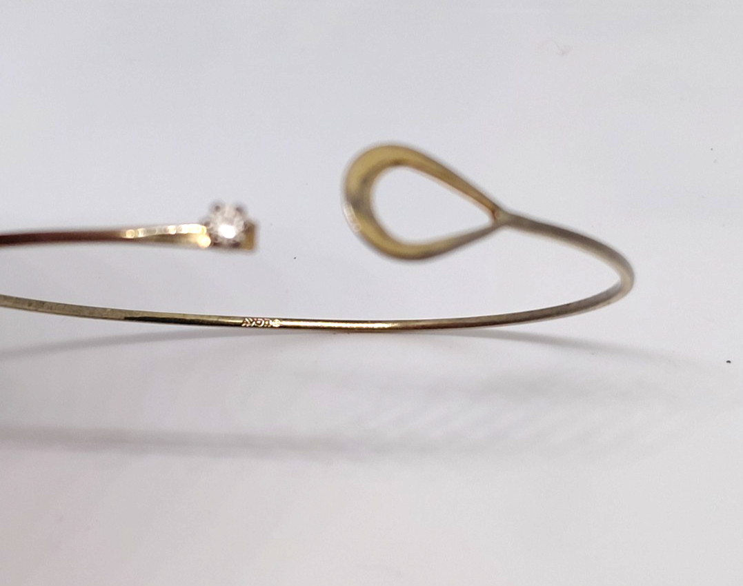 Vintage Avon Catch A Star Bracelet 1976 Gold Tone Dainty Bangle Retro Signed