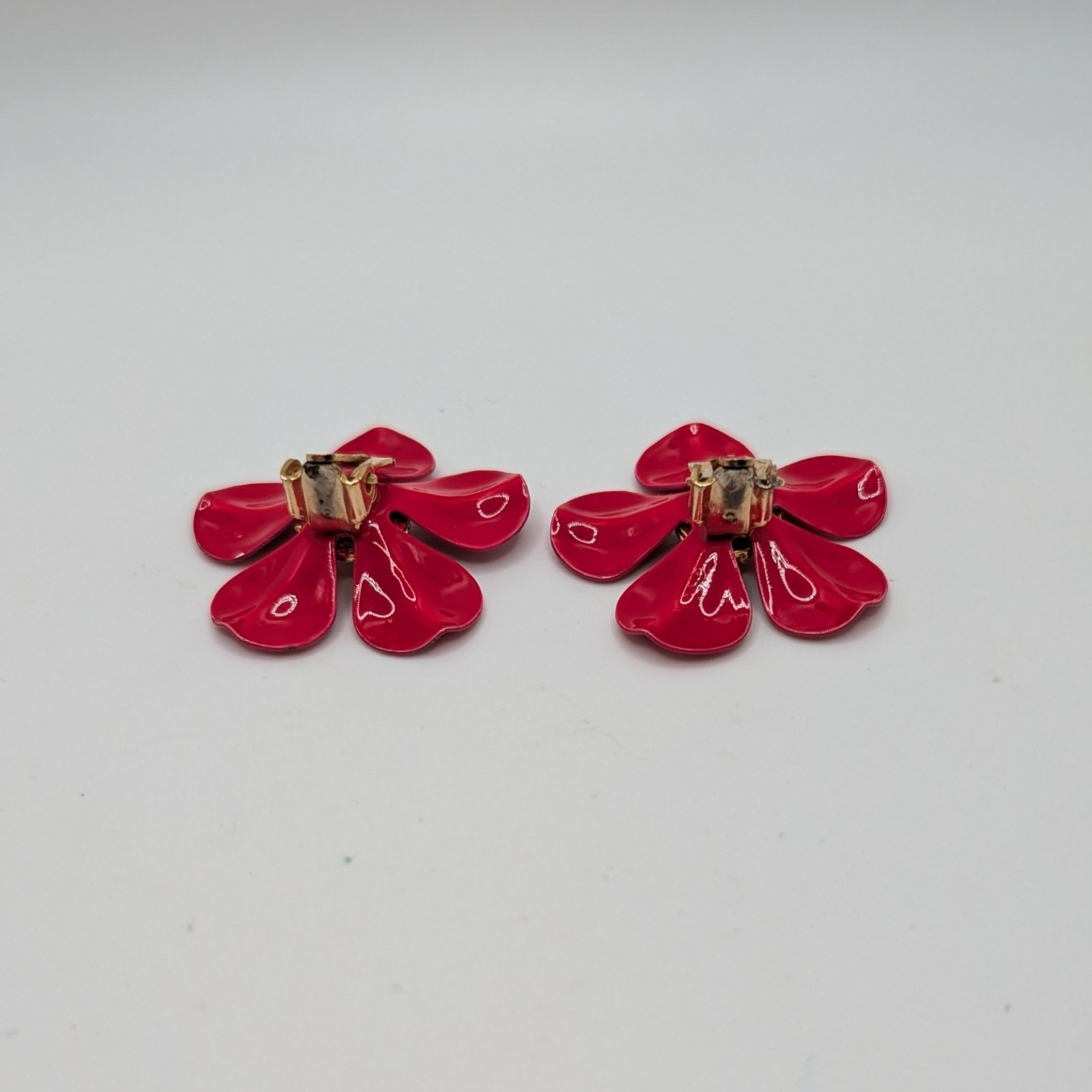 VTG Bright Red-Gold Metal Enamel Flower Power Brooch & Clip On Earring Set