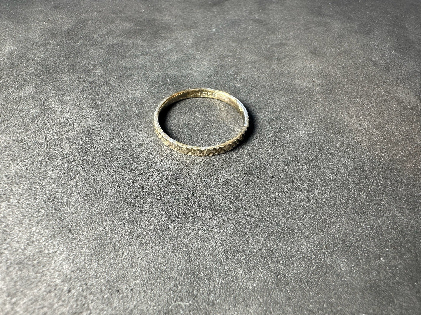 1.00g Vintage Textured Band Ring Minimalist Stackable M Size 7