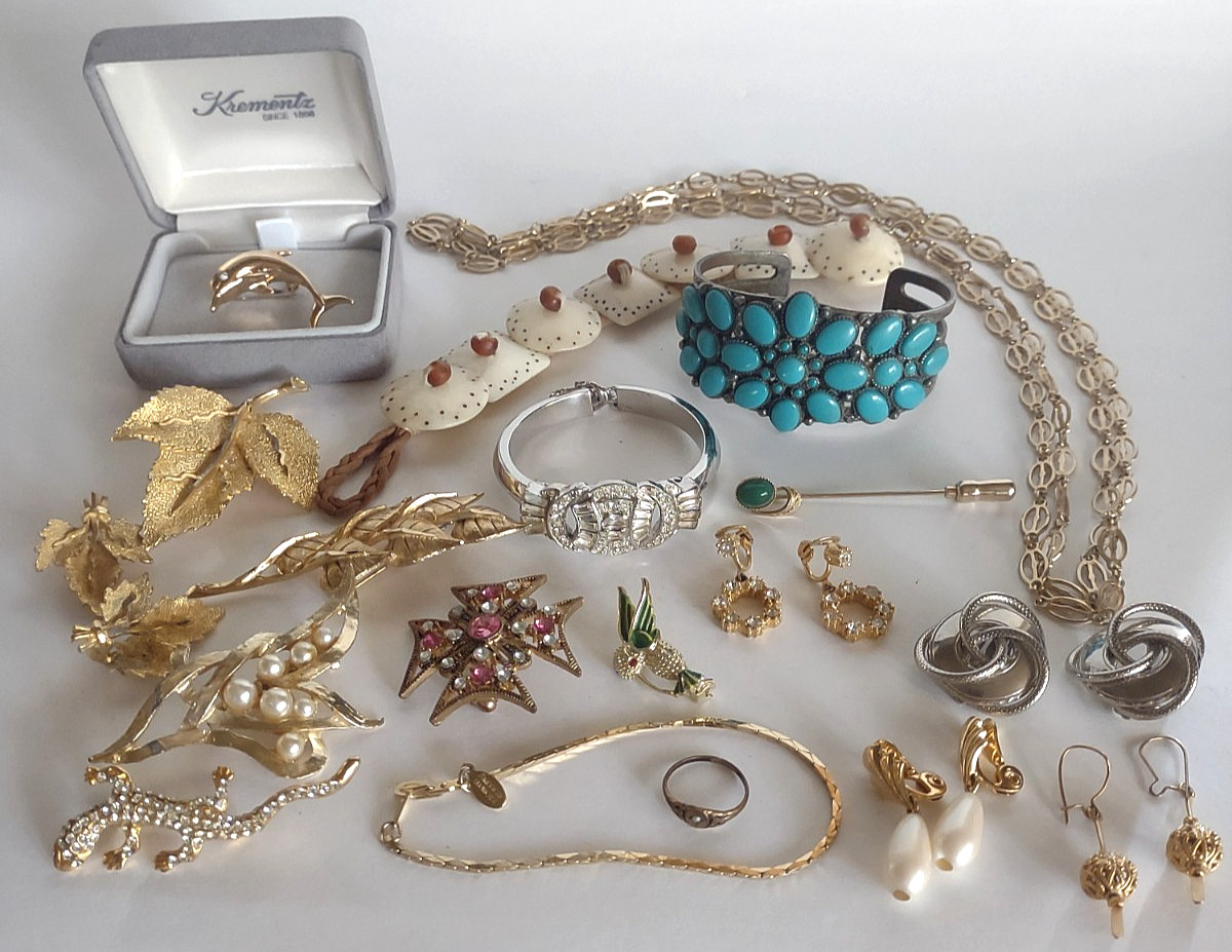 Costume Jewelry Lot Many Signed Kremenz Sancrest Dorsons BSK Monet Park Lane +