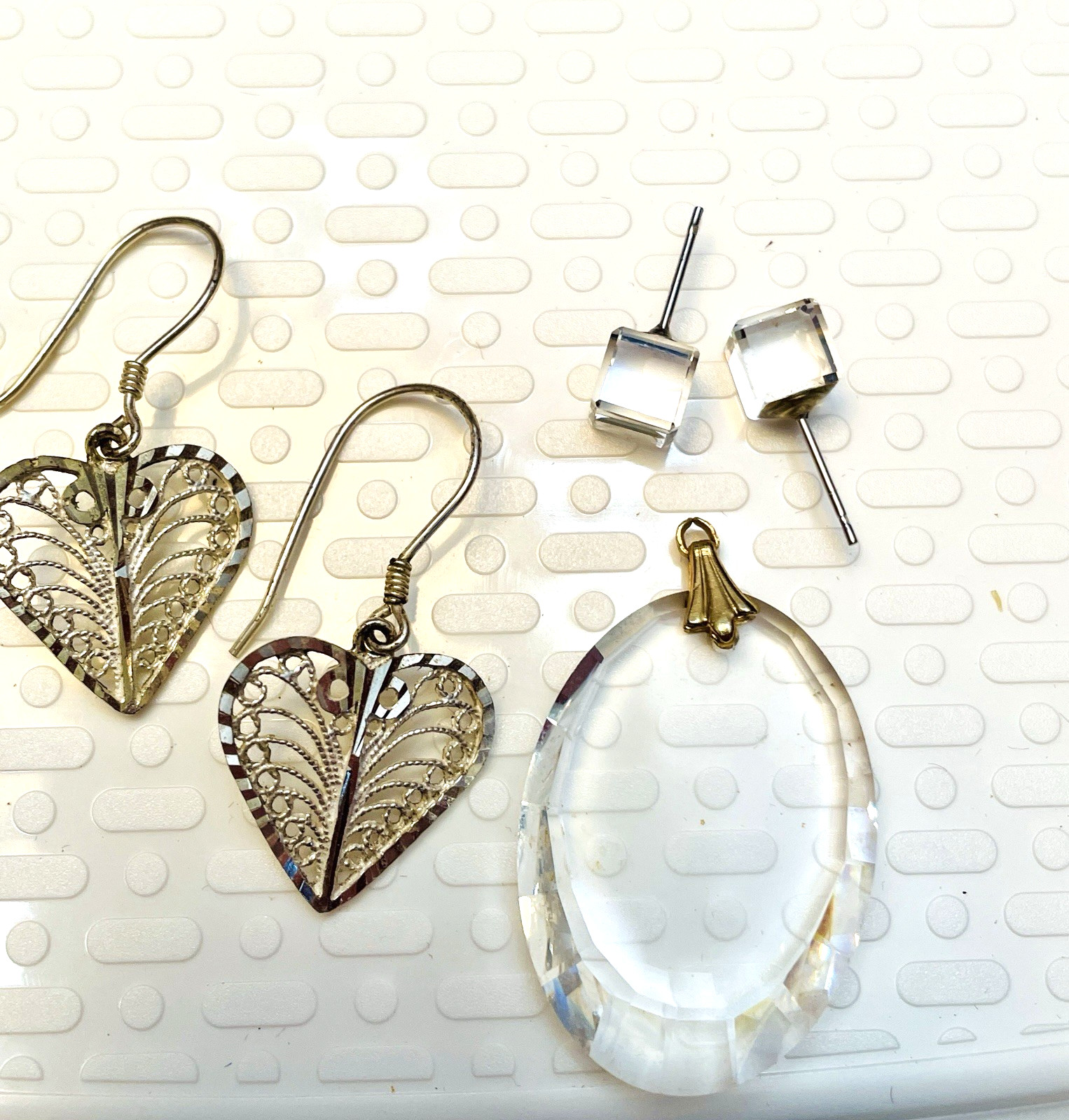 Retro Jewelry Lot 17 Pc – Necklaces Earrings Bracelets Brooches Pendants Cuff