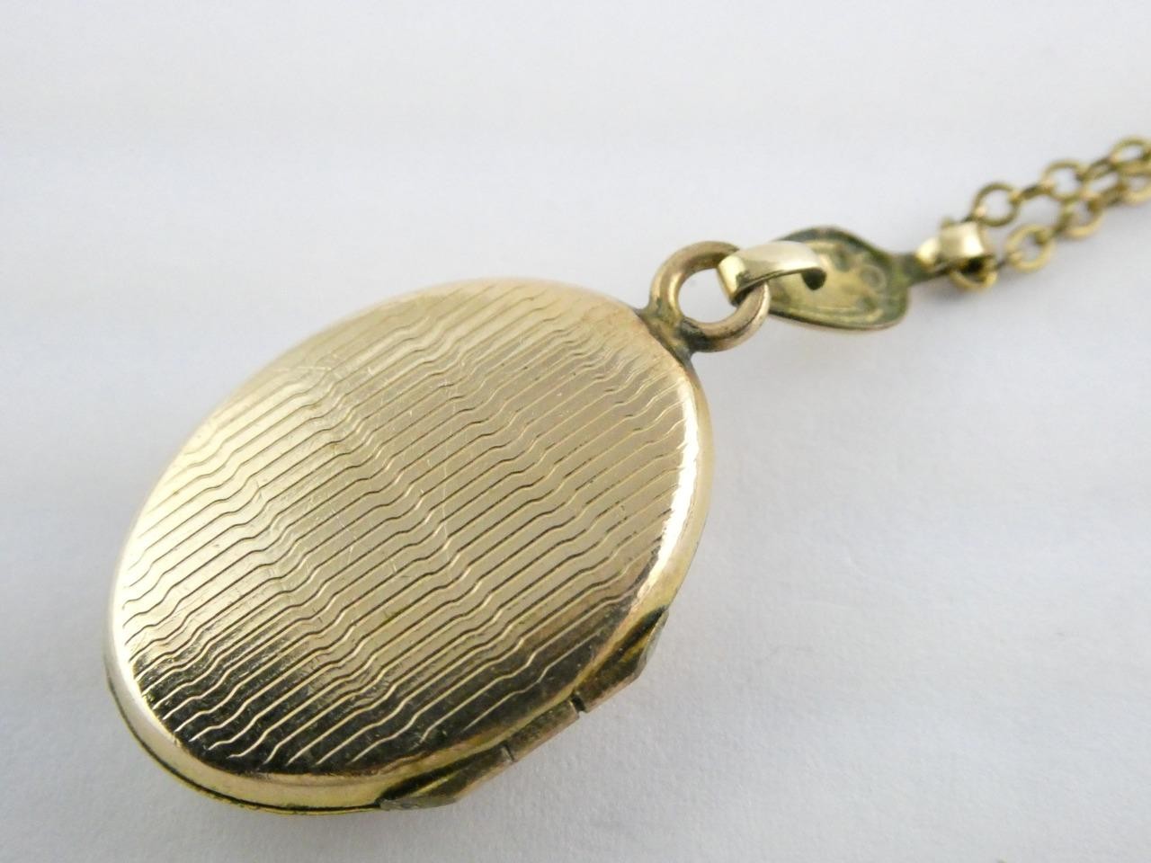 Vintage 1/20th 12k Gold Fill Chain Necklace Mother of Pearl Shell Locket Pendant