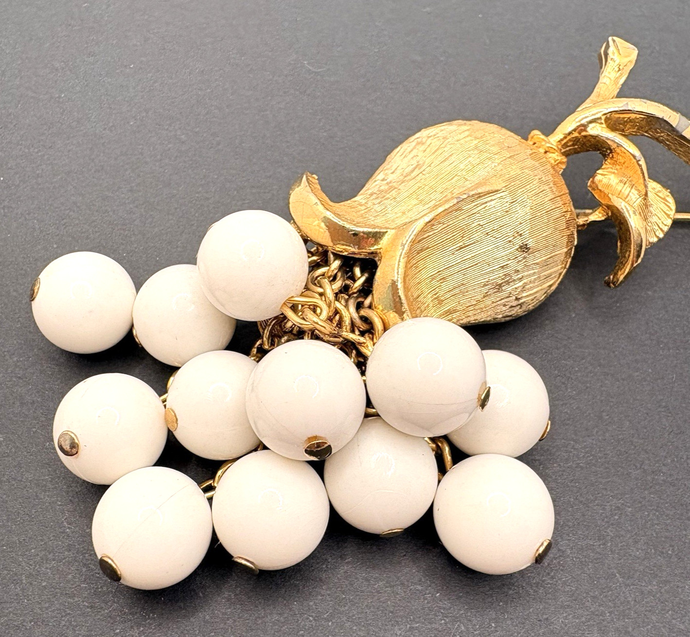 Vintage Brushed Gold Tone Flower Floral Grape White Dangle Plastic Beaded Brooch