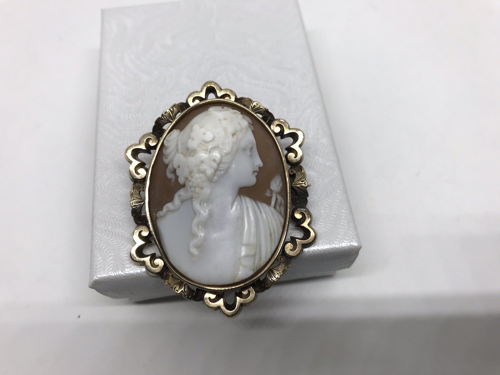 Beautifully Carved Antique Shell Cameo 10K Pressed Gold
