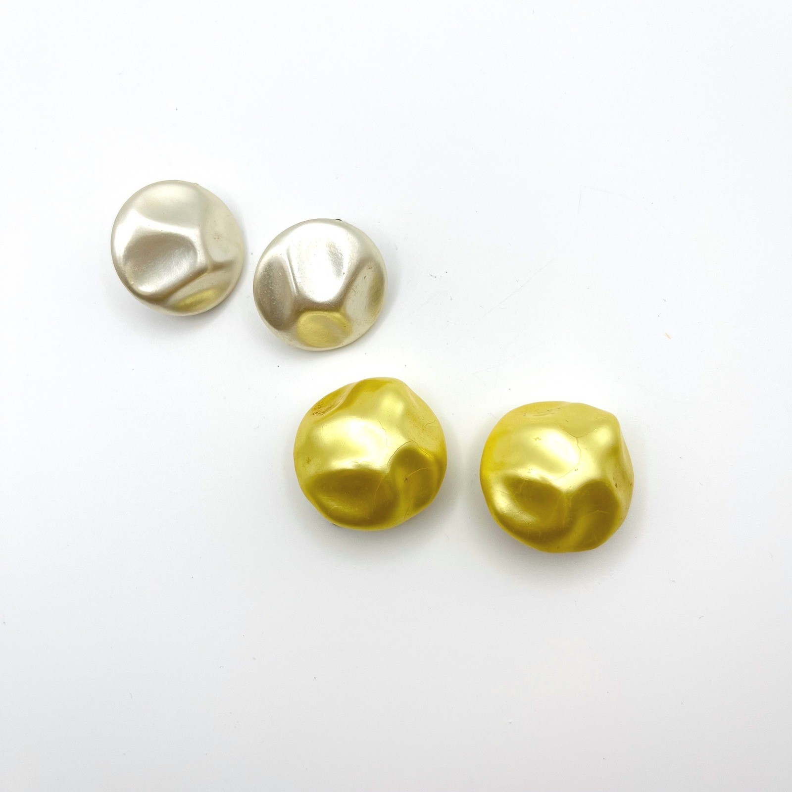 Vintage Japan Hong Kong Clip On Earring Set White Yellow Mod Button Dimpled 2 Pr