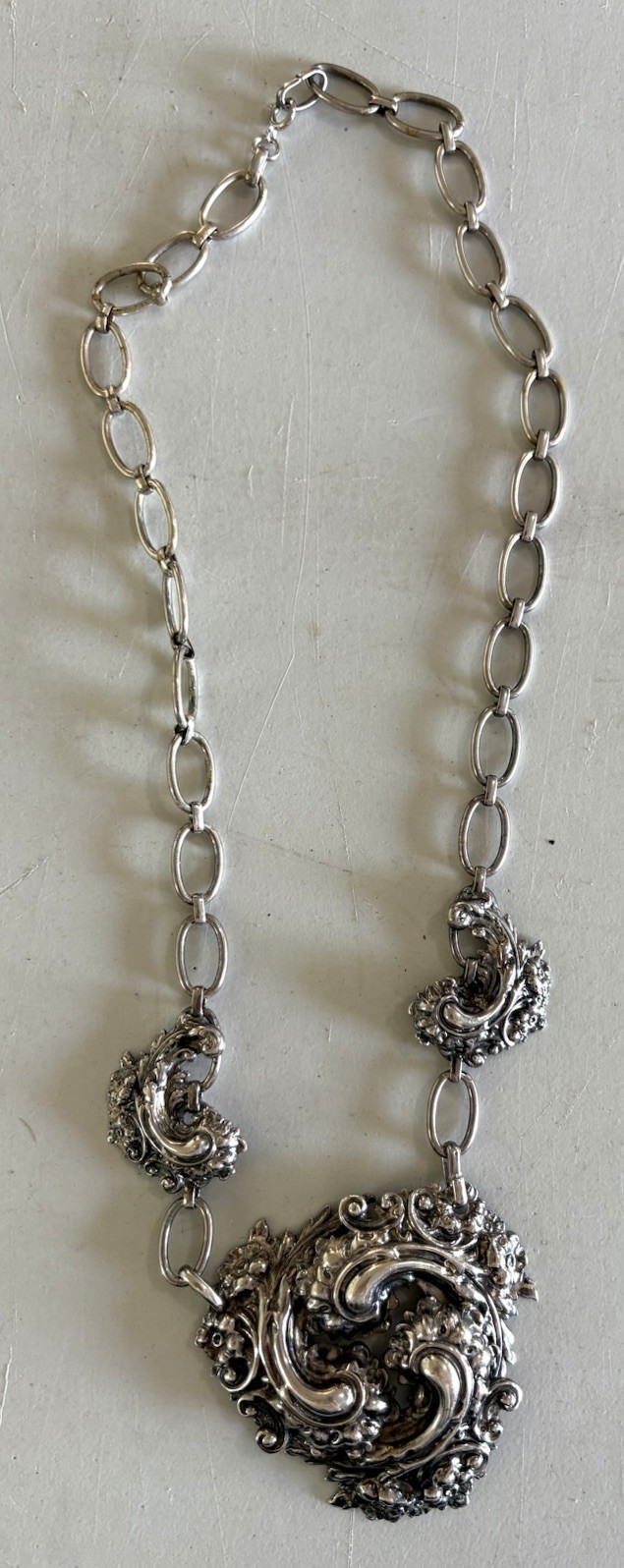 Napier Silver Plated Baroque Leaf Statement 30” Necklace Vintage 1960’s Chain