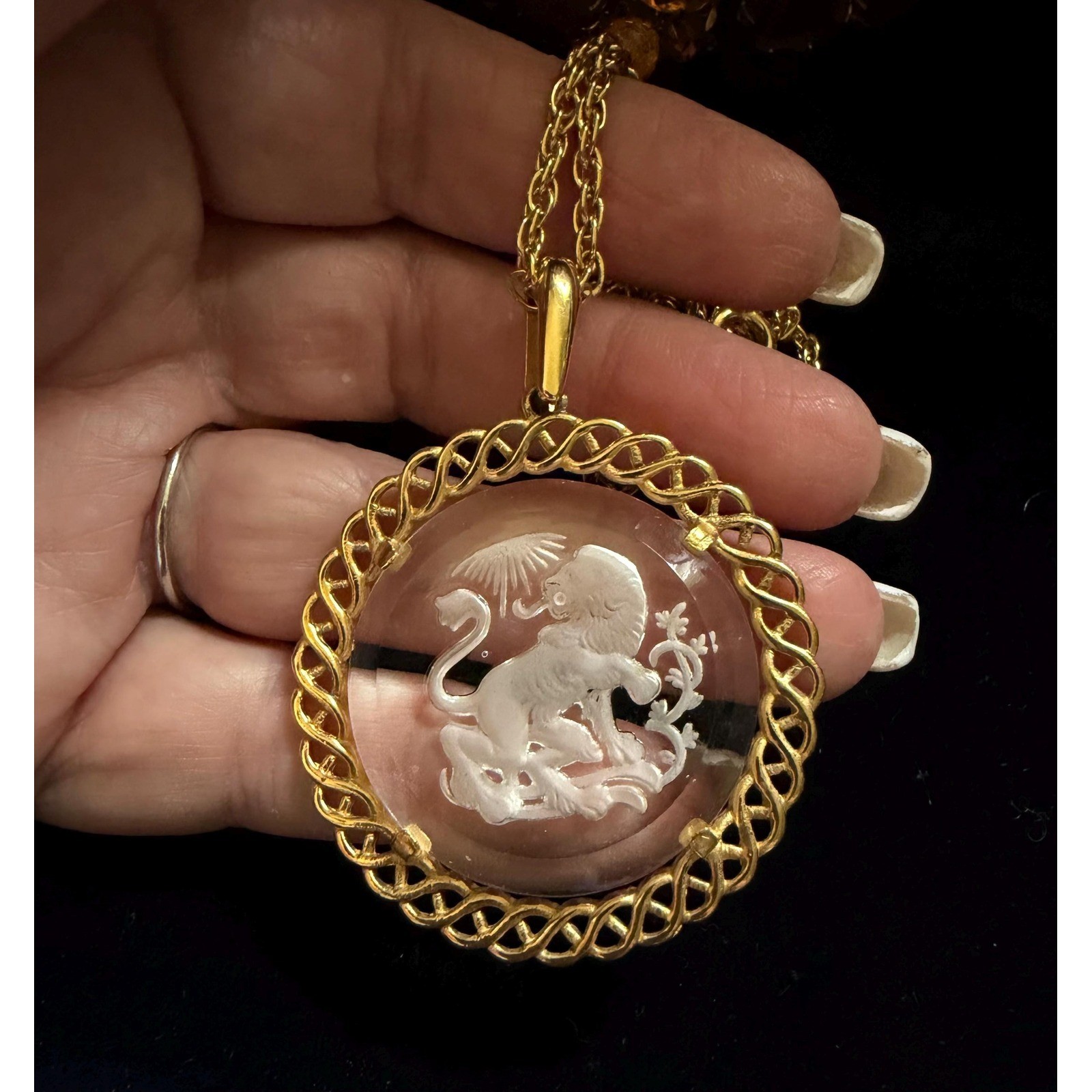 Vintage TRIFARI Zodiac Horoscope LEO Lion Intaglio Pendant Necklace