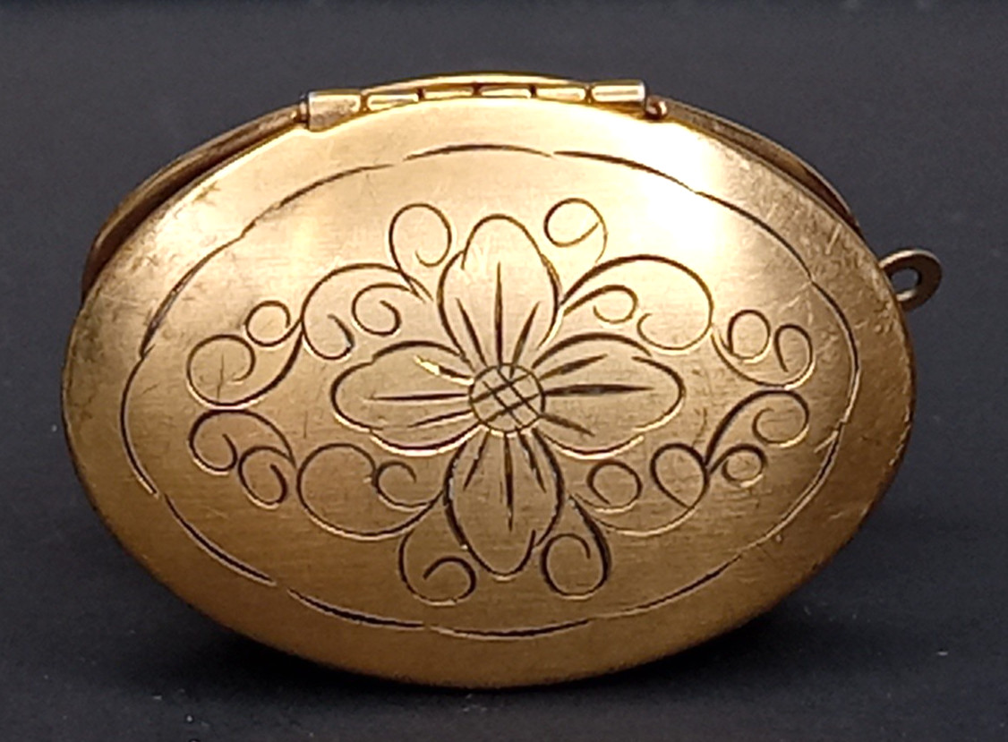 1/20th 12K GFHF Gold Filled Floral Locket Pendant Vintage 9.8 Grams