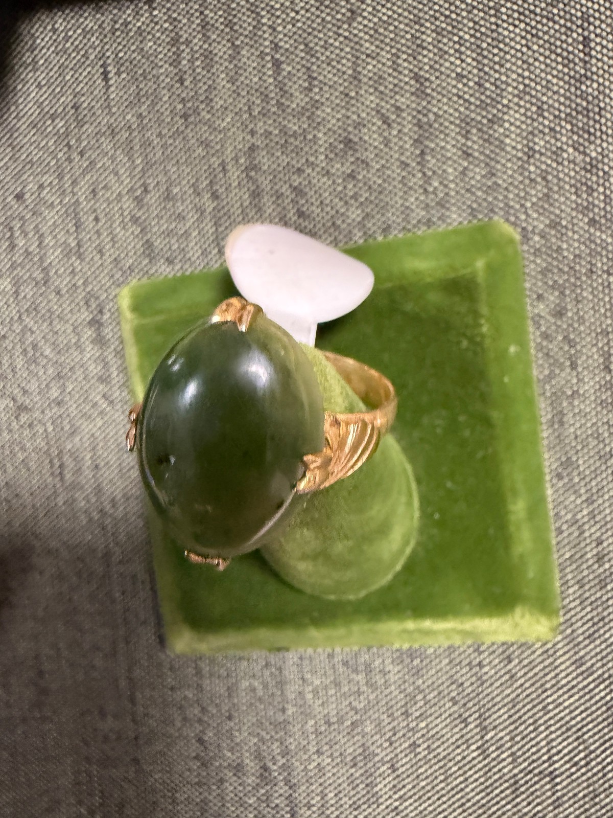 Vintage SOLID 14KT Gold Stamped Jade Ring Size 7 3.98g New Old Stock!