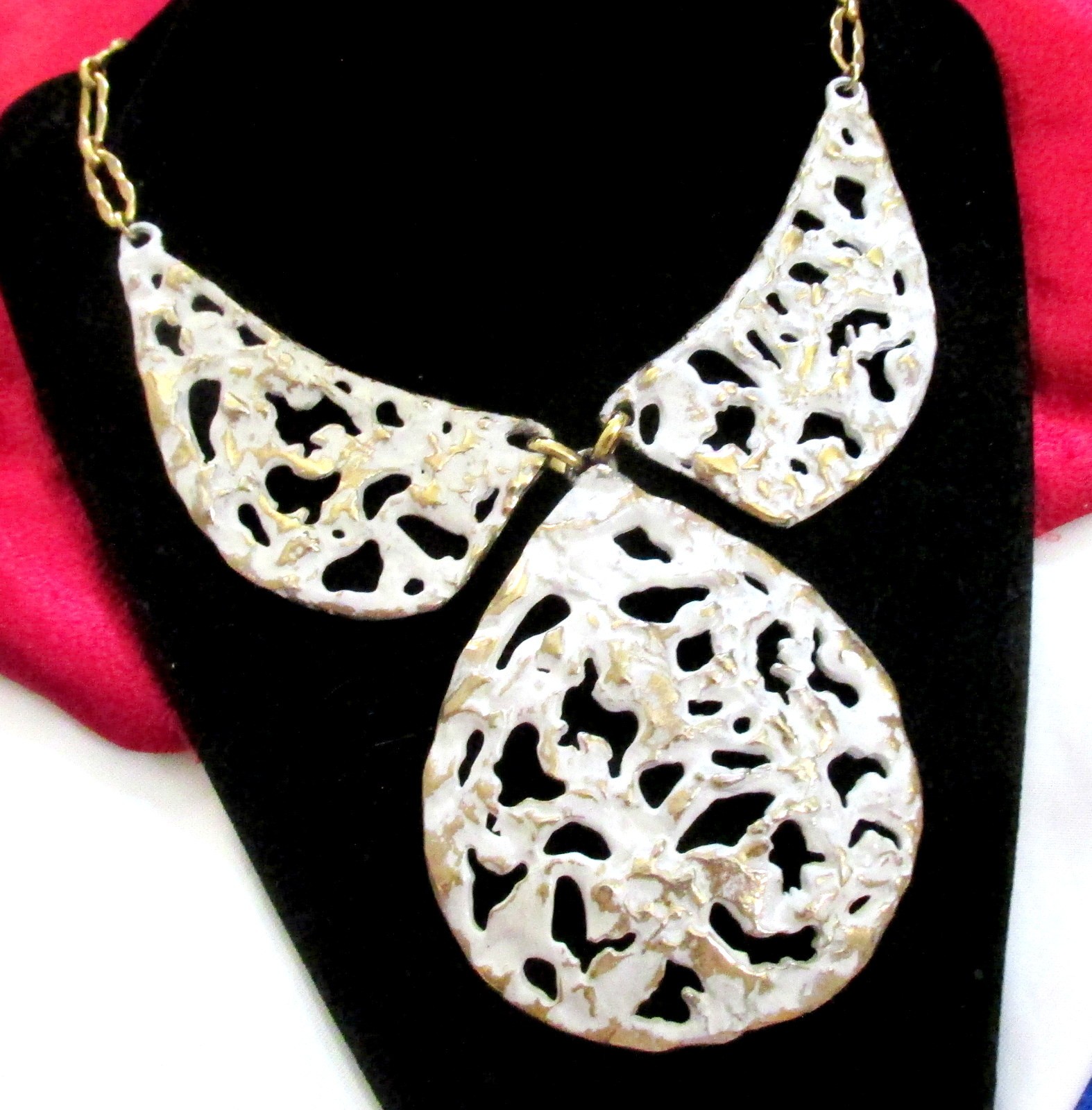 VTG RUNWAY RARE NAPIER BERTOLLI WHITE BRUTALIST “MOLTEN LAVA” BIB NECKLACE EXC