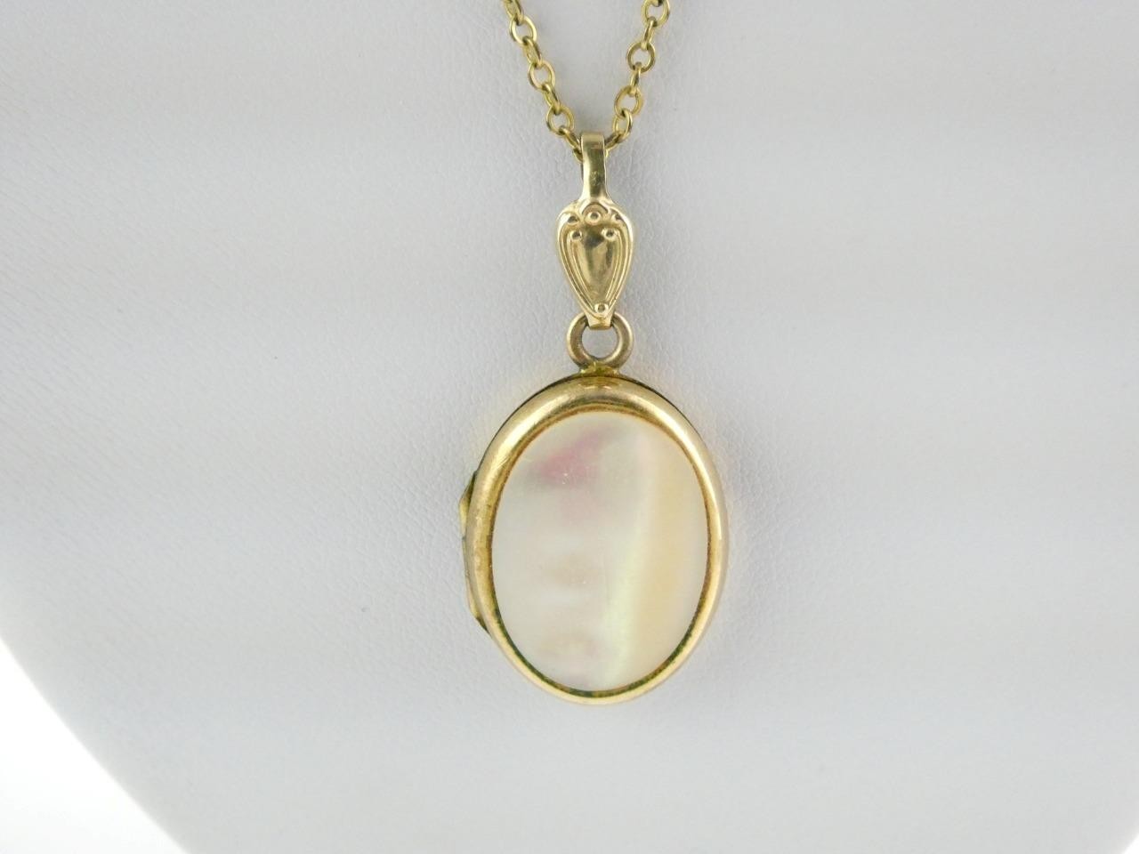 Vintage 1/20th 12k Gold Fill Chain Necklace Mother of Pearl Shell Locket Pendant