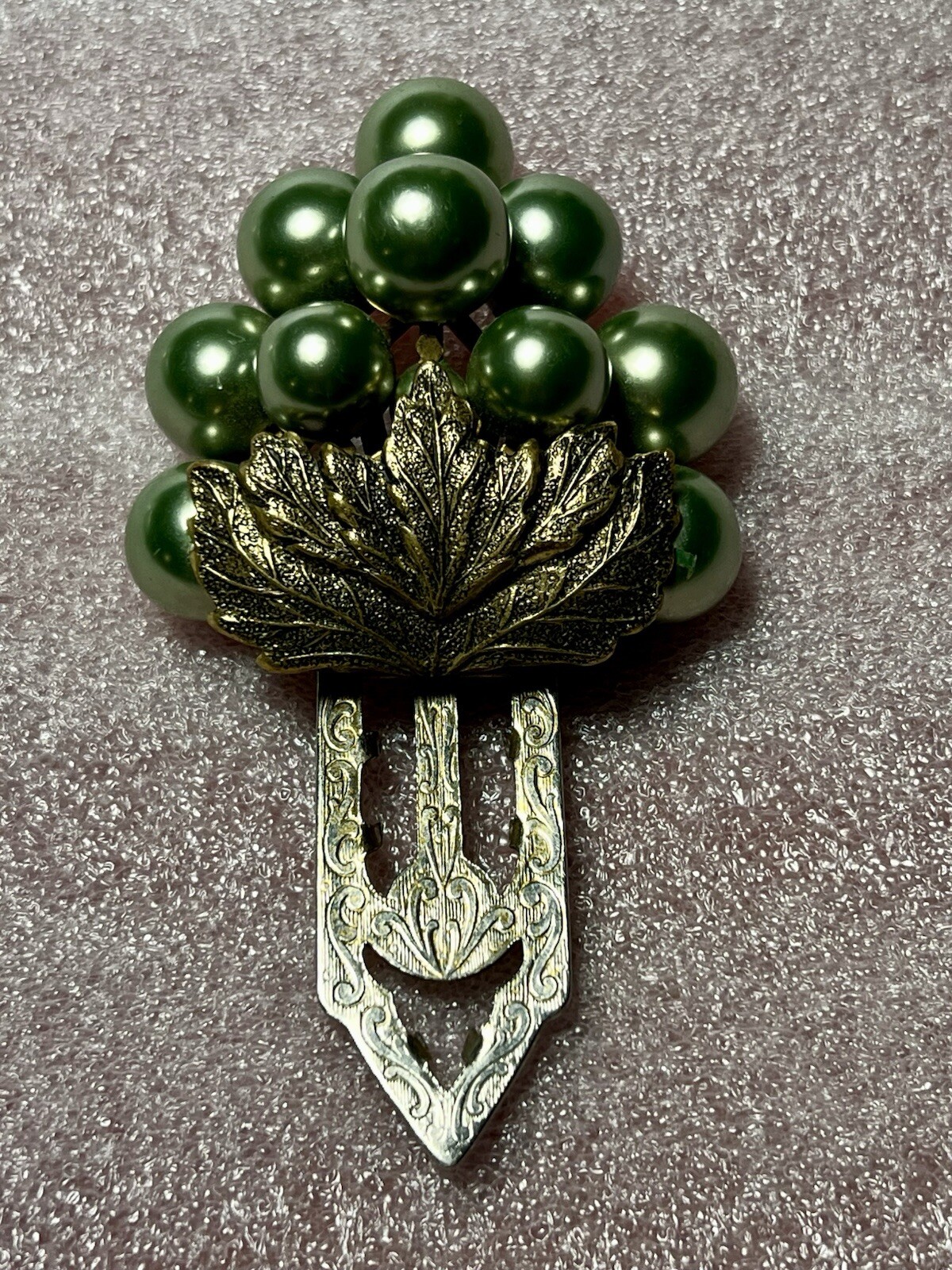 Vintage 1930 Art Deco Coat/Dress Brooch/pin Faux Green Pearls/grapes.