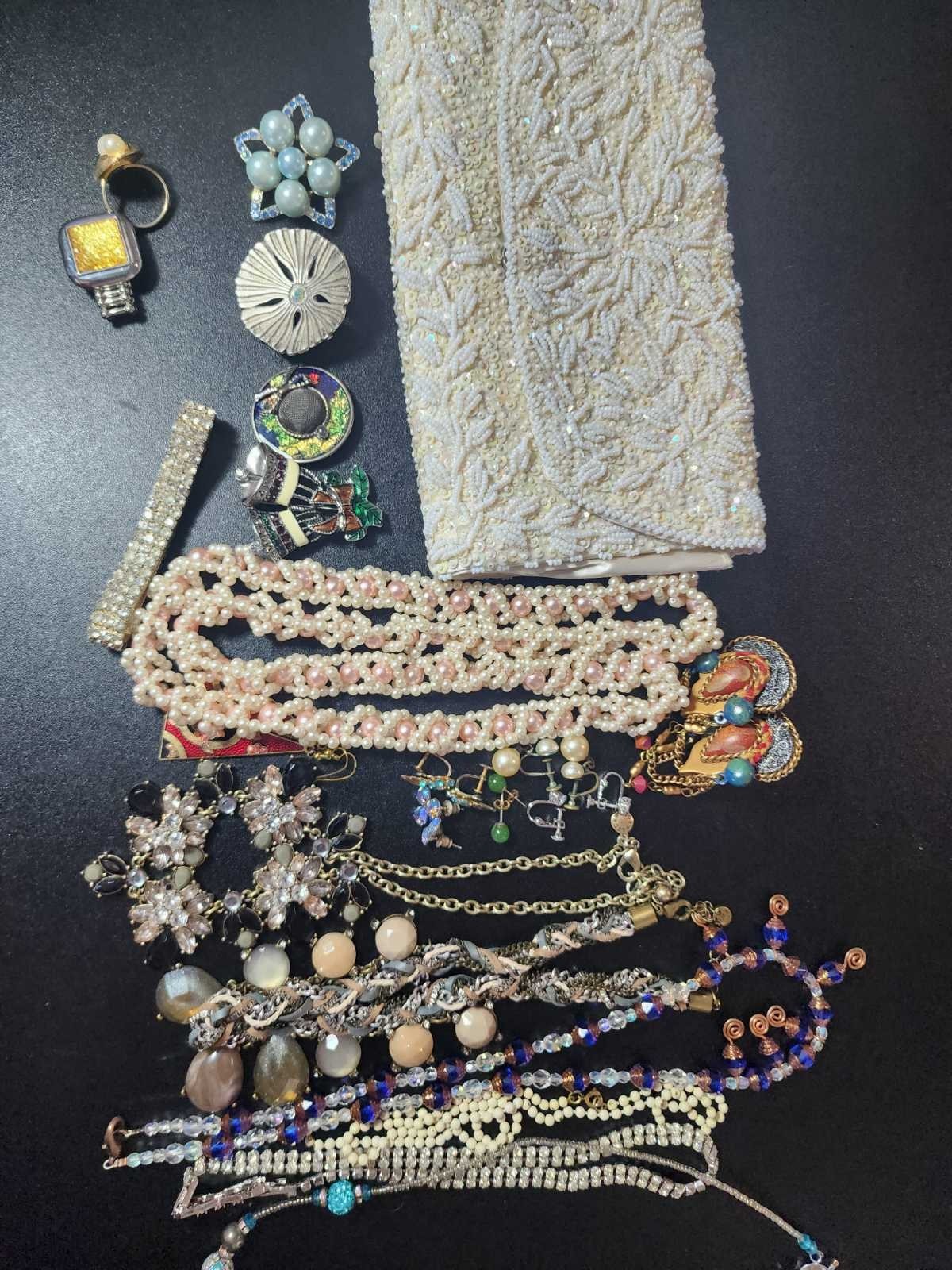 Vintage jewelry set of 21 in vintage purse
