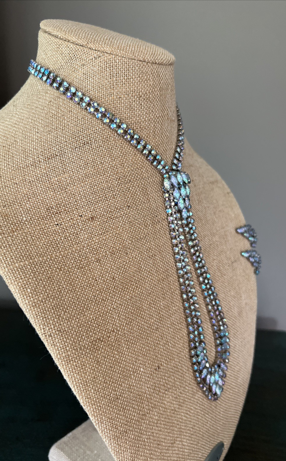 VTG. MCM BLUE AURORA BOREALIS RHINESTONE & ART GLASS NECKLACE & EARRING SET