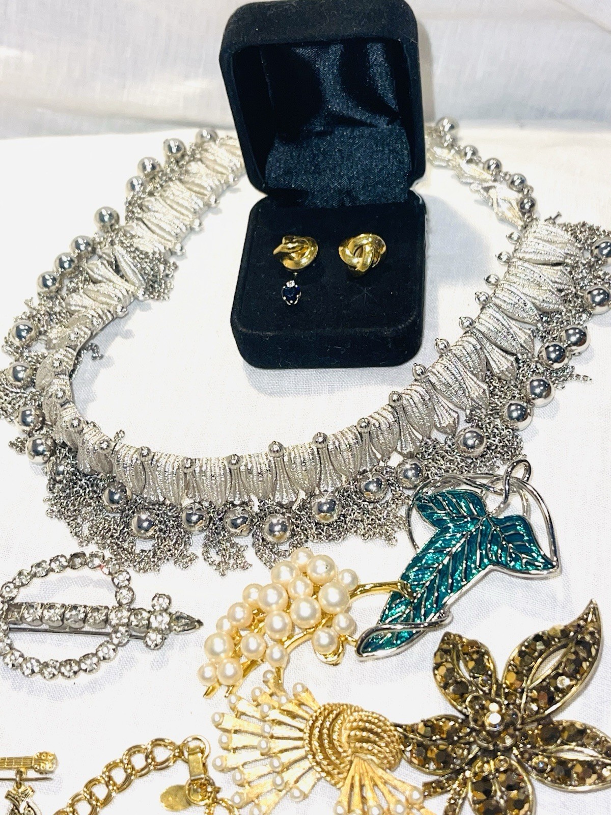 LARGE VINTAGE JEWELRY LOT CROWN TRIFARI GIVENCHY ELGIN HOBE ST JOHN LISNER MORE!