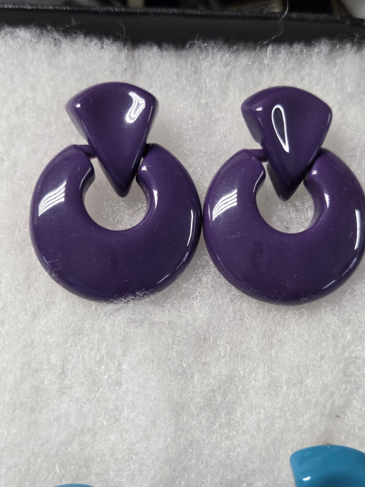 Vtg purple lucite door knocker hoop pierced earrings