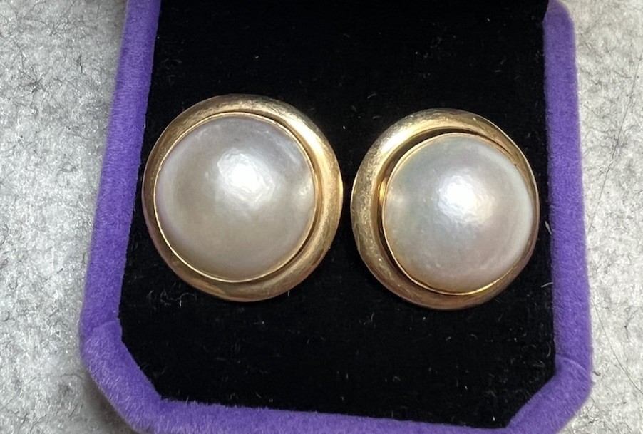 vintage Solid 14k Yellow Gold W Large 15mm Mabe pearl Stud earrings 6.4g