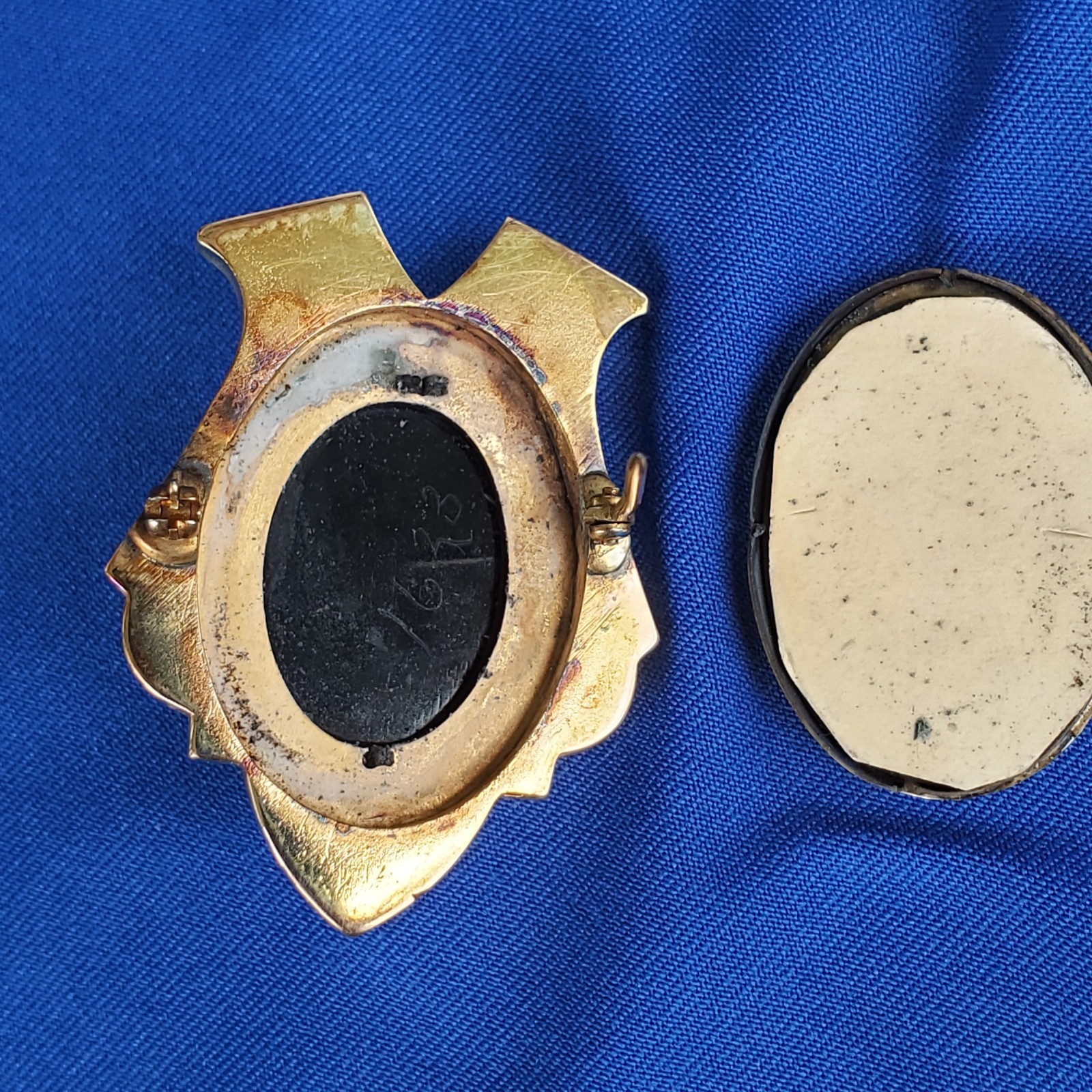 Victorian Memory Locket Brooch Antique 14K GOLD Deco HardStone Onyx Cameo Broach