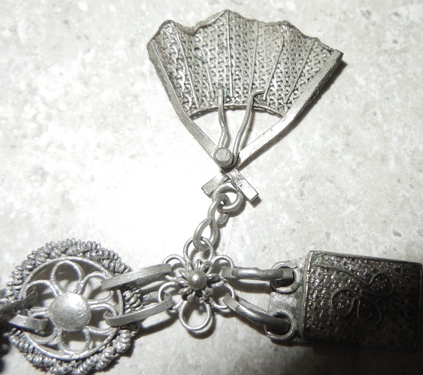 VINTAGE ANTIQUE OLD CHINESE EXPORT FILIGREE CHARM BRACELET SIGNED CHINA