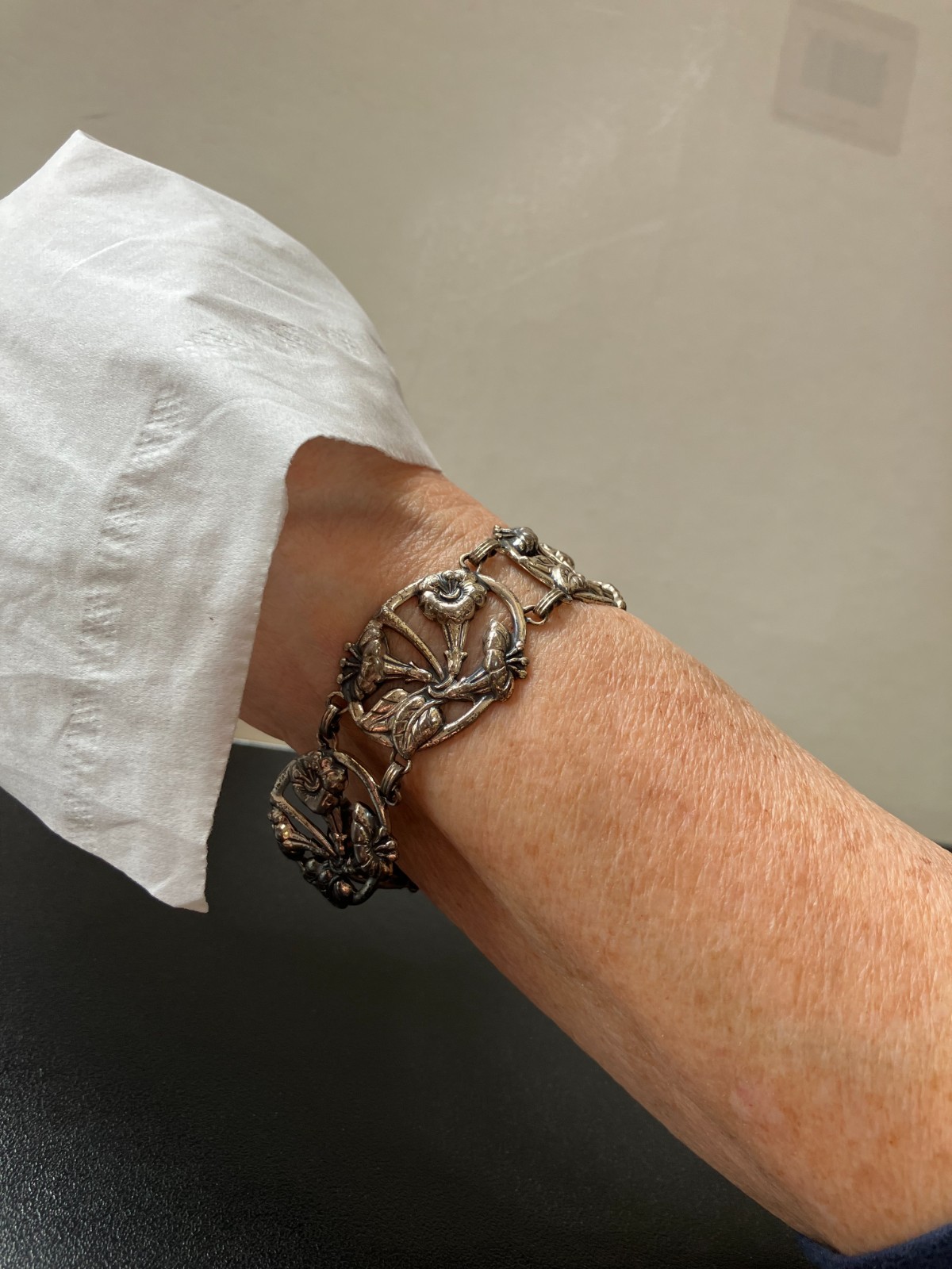 Vintage DANECRAFT Sterling Silver FLOWER Repousse Oval Panel Bracelet 26 Grams !