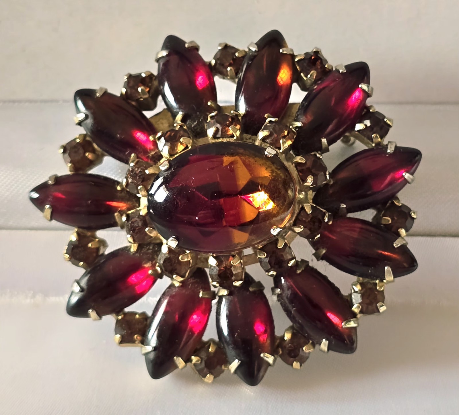 RUBY RED & AMBER RUNWAY BROOCH OVAL SMOOTH GLASS REDDISH/AMBER CABOCHON☆2.25″☆