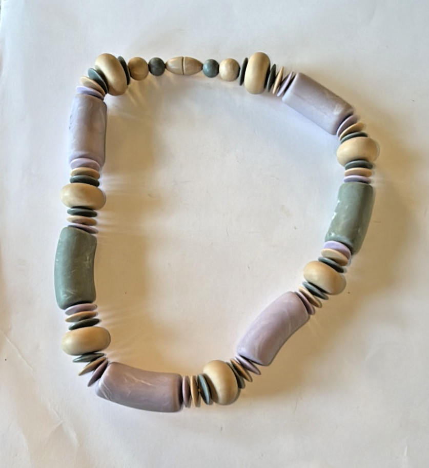 VTG 1970S AVON PASTEL WASHED BLEACHED CHUNKY RESIN BRACELET & NECKLACE SET