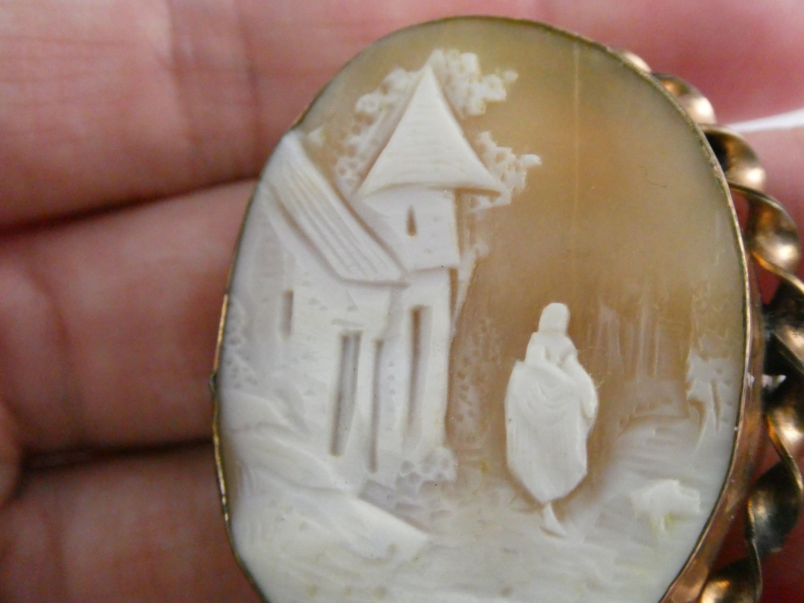 Antique Unmarked Goldtone Metal Carved Shell Cameo Landscape Scene Pin AS IS