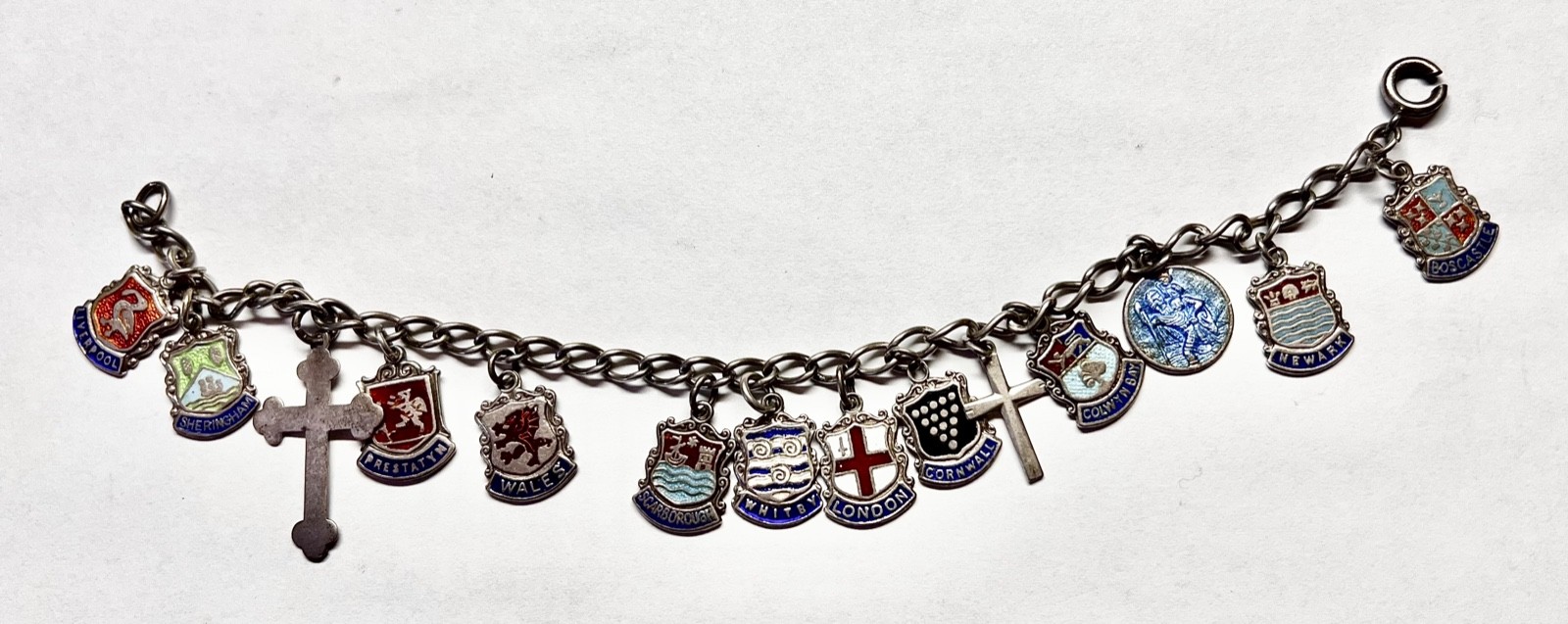 Vintage sterling charm bracelet w/ 14 silver & enameled charms – United Kingdom
