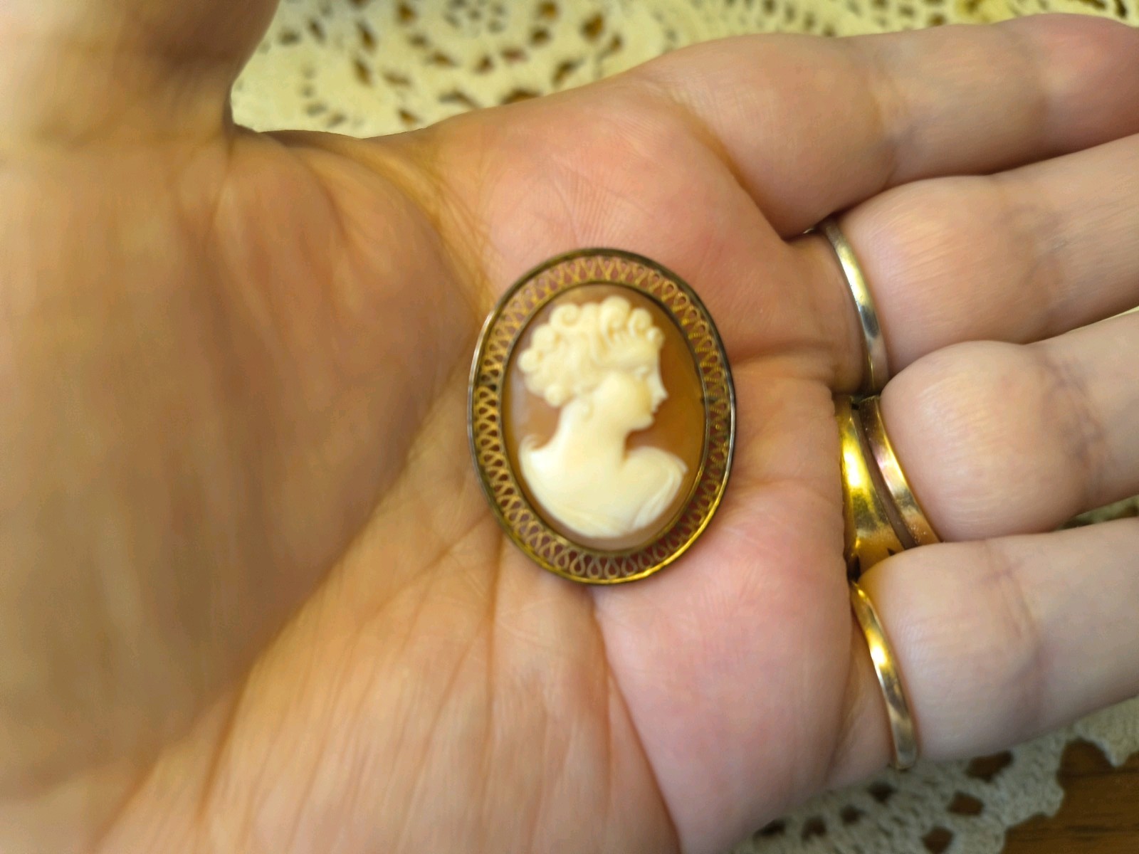 1/20 12kt Gold Filled Vintage Cameo Pendant/Brooch 1.25 X 1 Inch