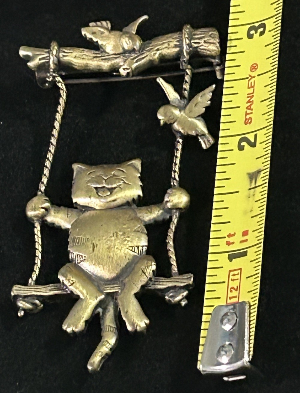 Vintage JJ Swinging Happy Cat Birds Brooch Pin Antique Brass Tone 3″ Long