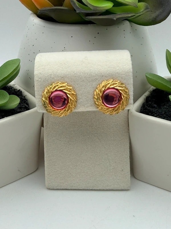 Vintage Trifari Stud Earrings Gold Tone Laurel Wreath Pink Cabochon Signed