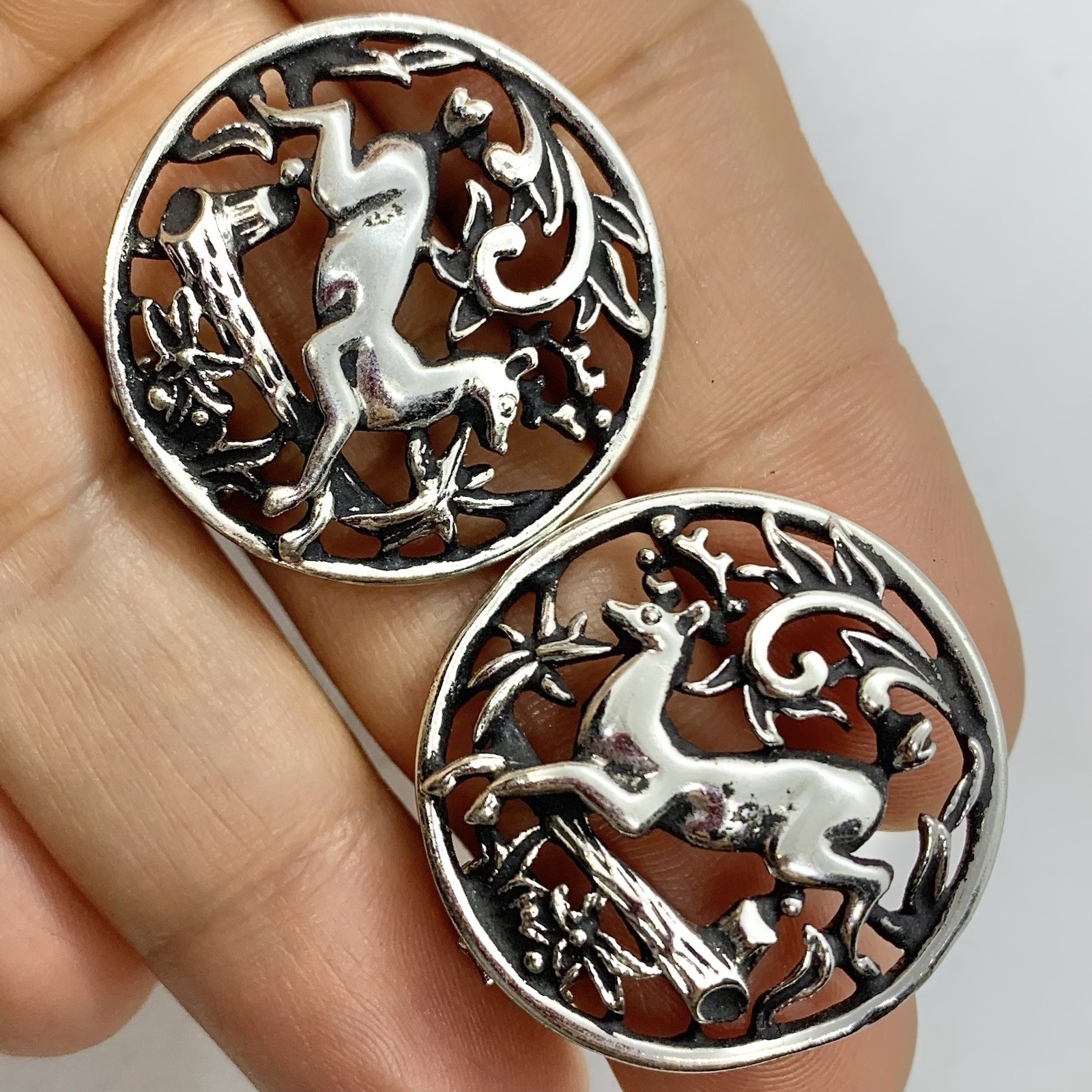 Vtg Sarah Coventry Deer Silver Tn Openwork Filigree Earrings Huggie Clip Scenery