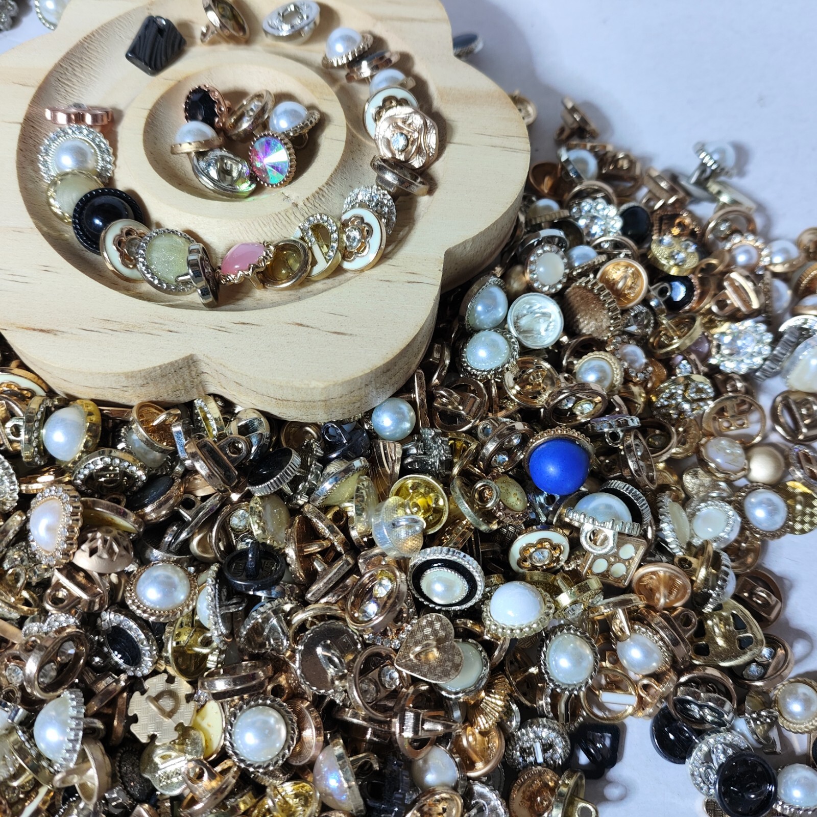 50pcs Vintage-now Costume Jewelry makeing Lots button Read Description