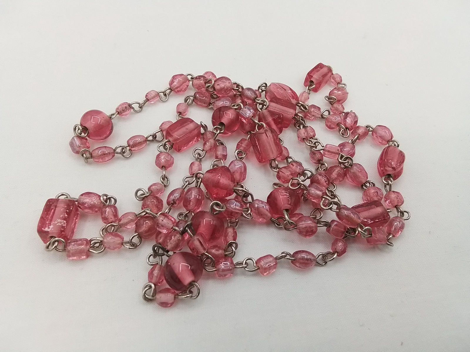 46″ PINK ART GLASS VINTAGE ESTATE NECKLACE CUBE & ROUND SHAPE BEADS CHAIN LINKED