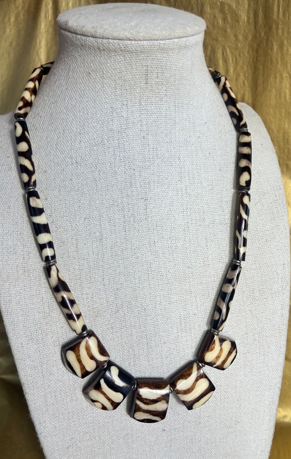 Vintage 1960s Brown & Cream African Batik Bone Beaded Necklace Tribal Ethnic 17″