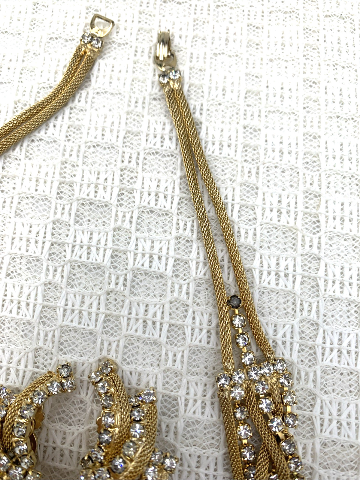 BRAIDED Goldtone Mesh & Clear Rhinestone 15″ Necklace & 1-1/4 x 1″ Clip Earrings