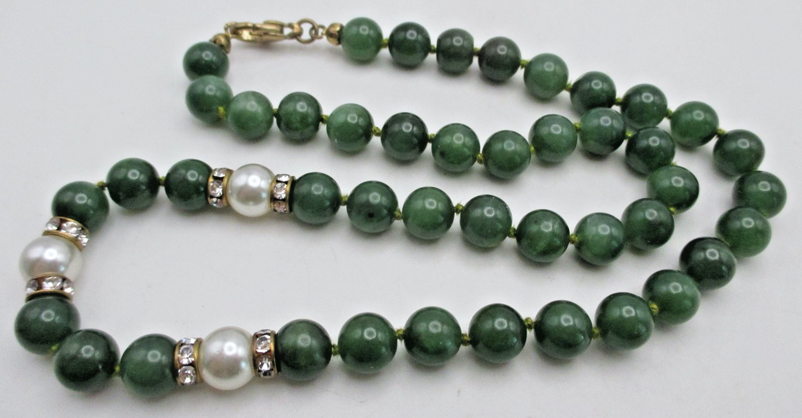 VTG Hand Knotted Jade & Faux Pearl Beaded Necklace 18″