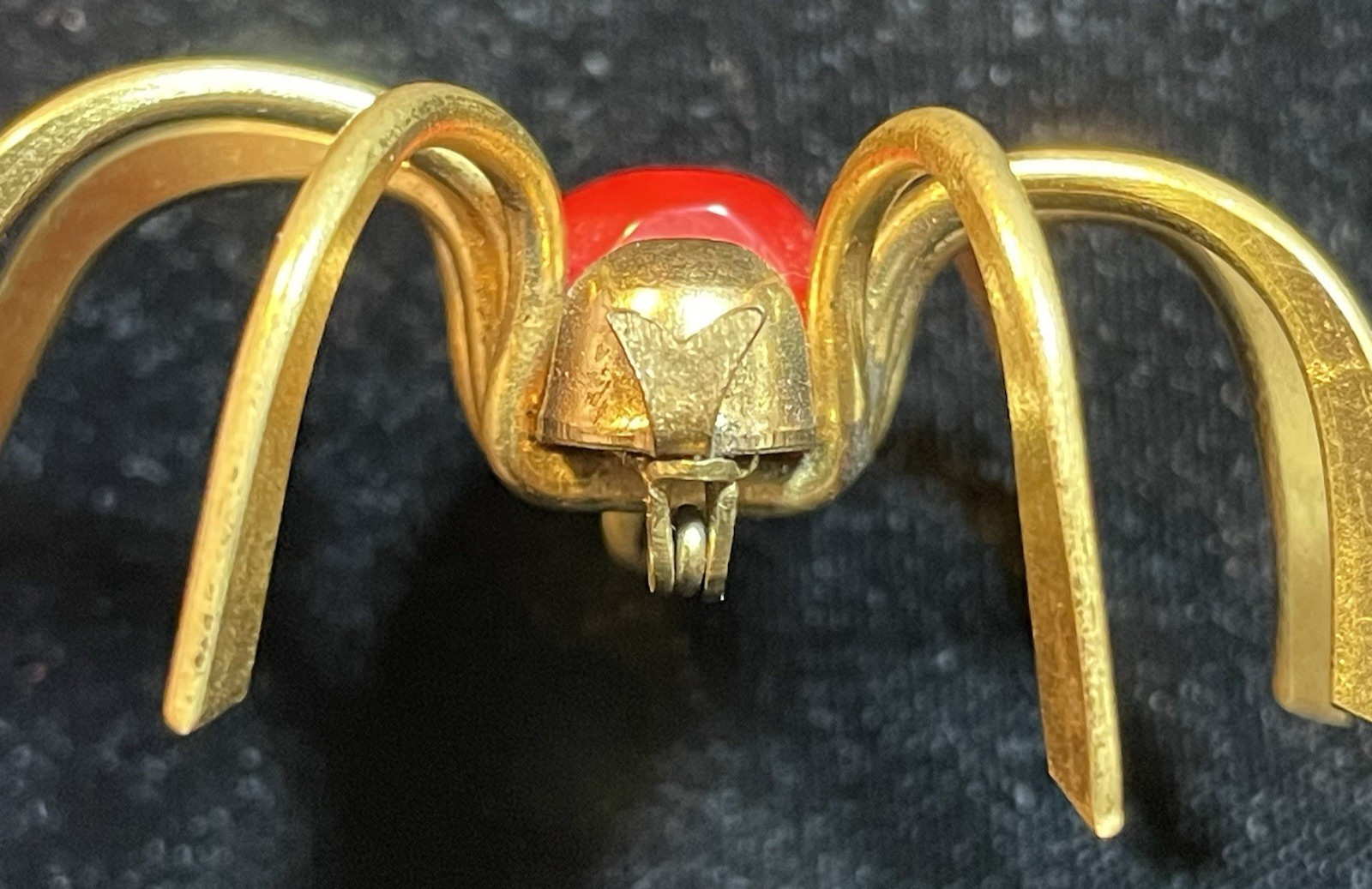 VTG 1930s-40s SPIDER BROOCH CHERRY RED BAKELITE & GOLD PLATED BRASS BODY MINTY!