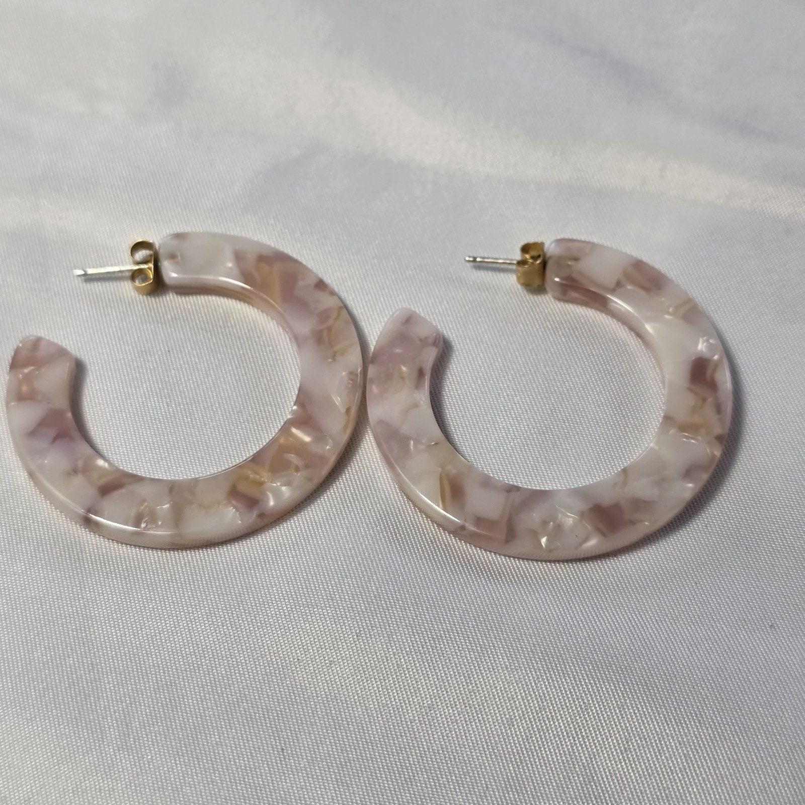 Acrylic Resin C-Shaped Hoop Earrings White and Lavender Polished Tortoise Shell